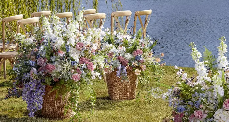 Bridal car decor – Tea 3 Floral Designs