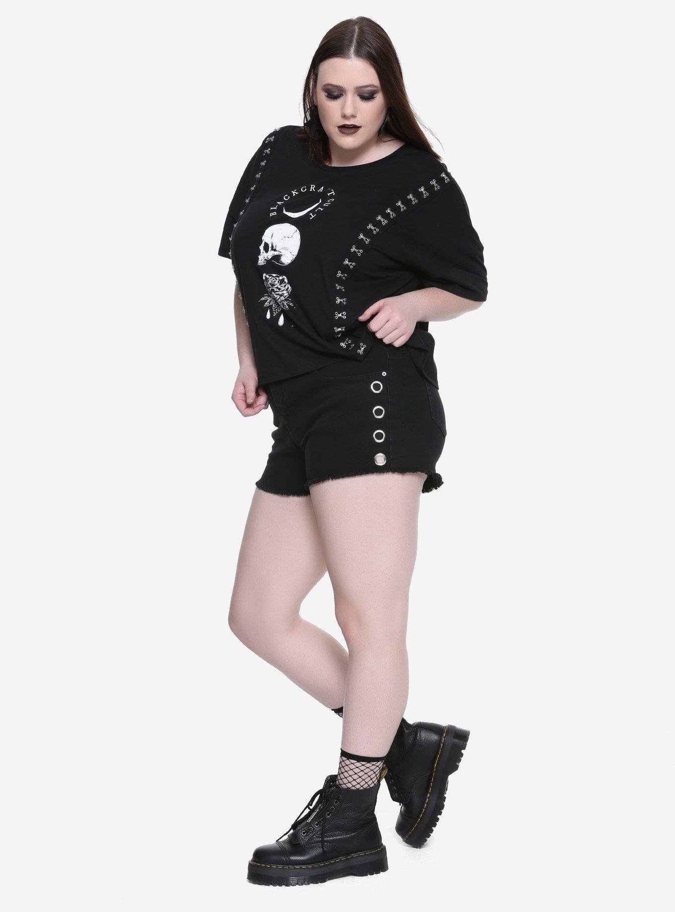 Blackheart Grommet Raw Hem Shorts Plus Size, , alternate