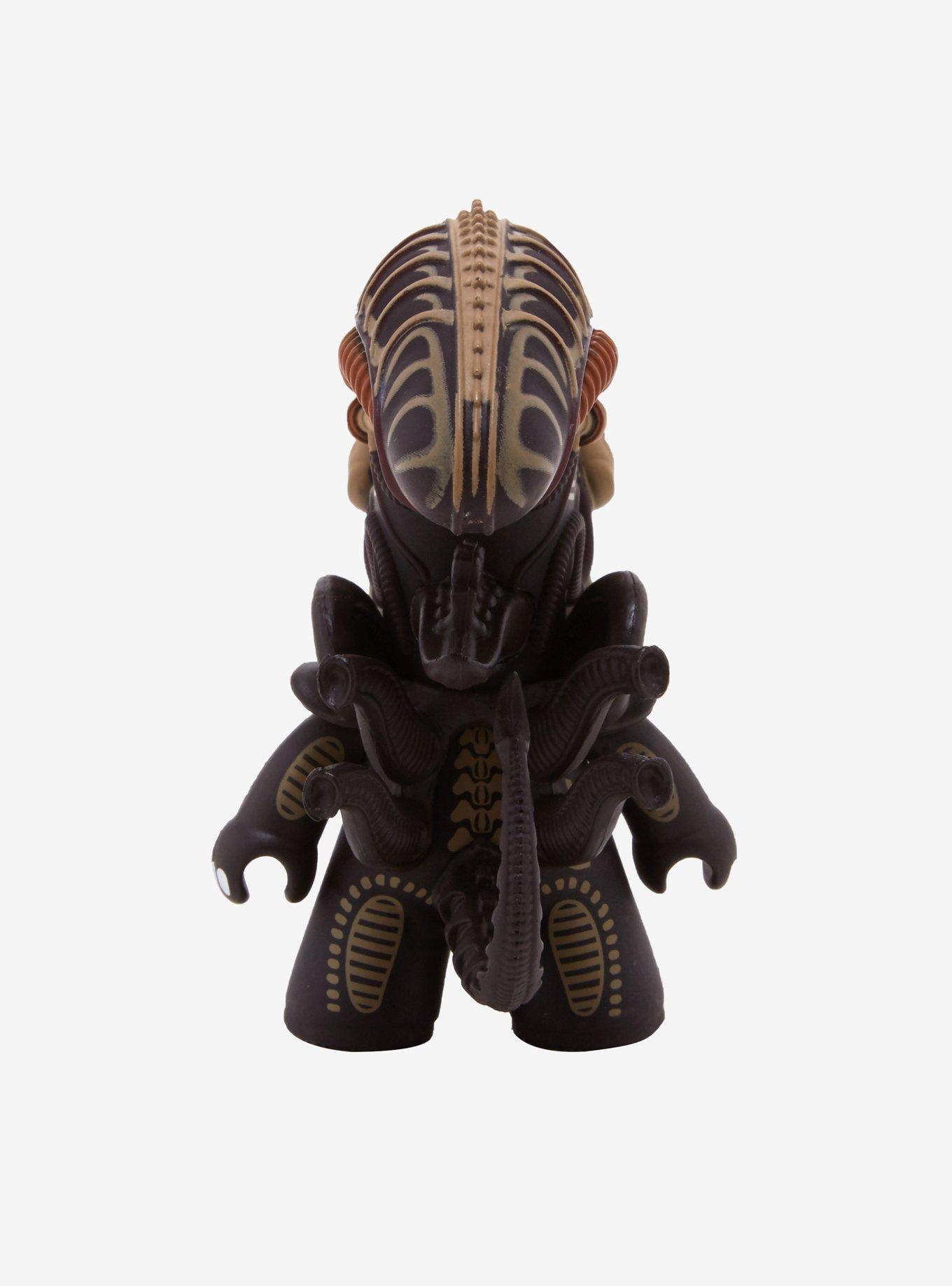 Aliens Bullet-Damaged Alien Warrior Titans Vinyl Figure 2019 Summer Convention Exclusive, , alternate