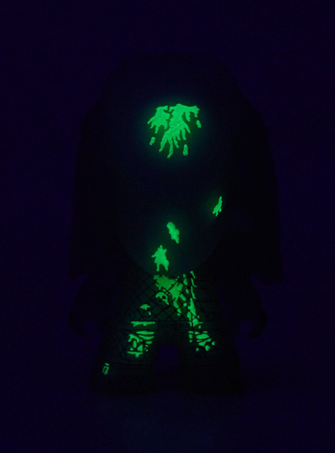 Predator Cloaked Predator Glow-In-The-Dark Titans Vinyl Figure 2019 Summer Convention Exclusive, , alternate