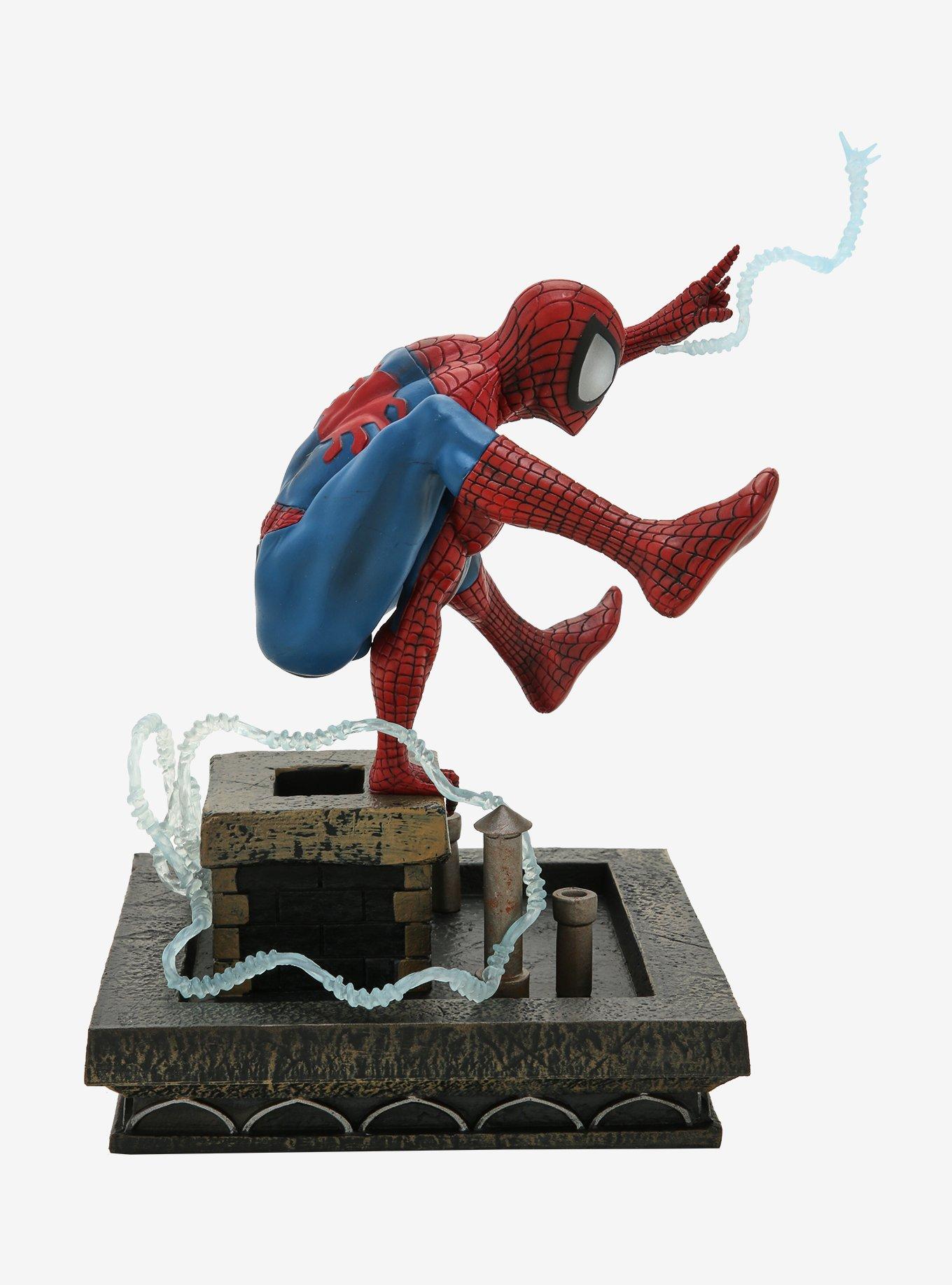 Diamond Select Toys Marvel Gallery Spider-Man (1990s) Diorama Collectible Figure, , alternate