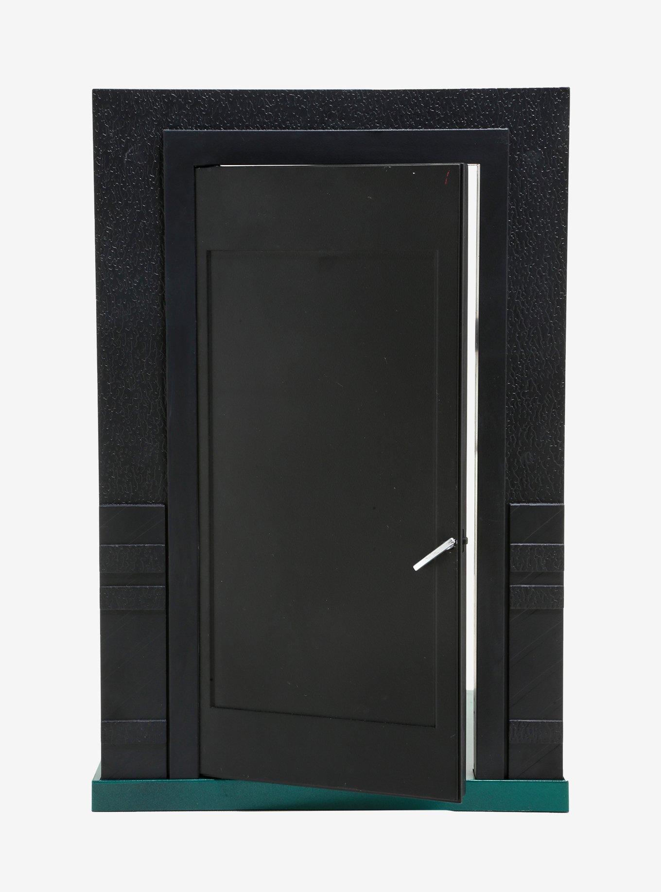 Diamond Select Toys John Wick Gallery John Wick (Running) PVC Diorama Collectible Figure, , alternate