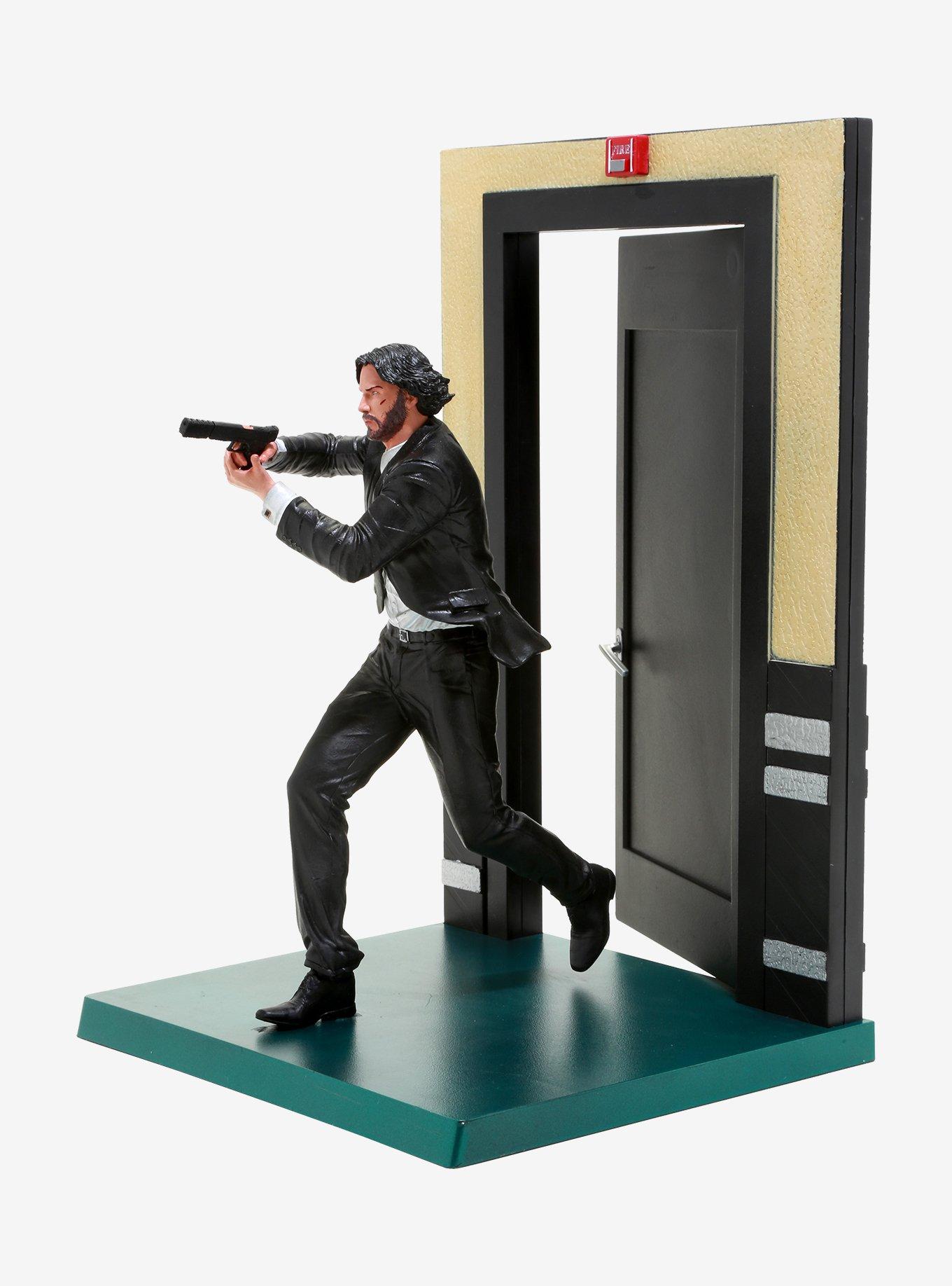 Diamond Select Toys John Wick Gallery John Wick (Running) PVC Diorama Collectible Figure, , alternate