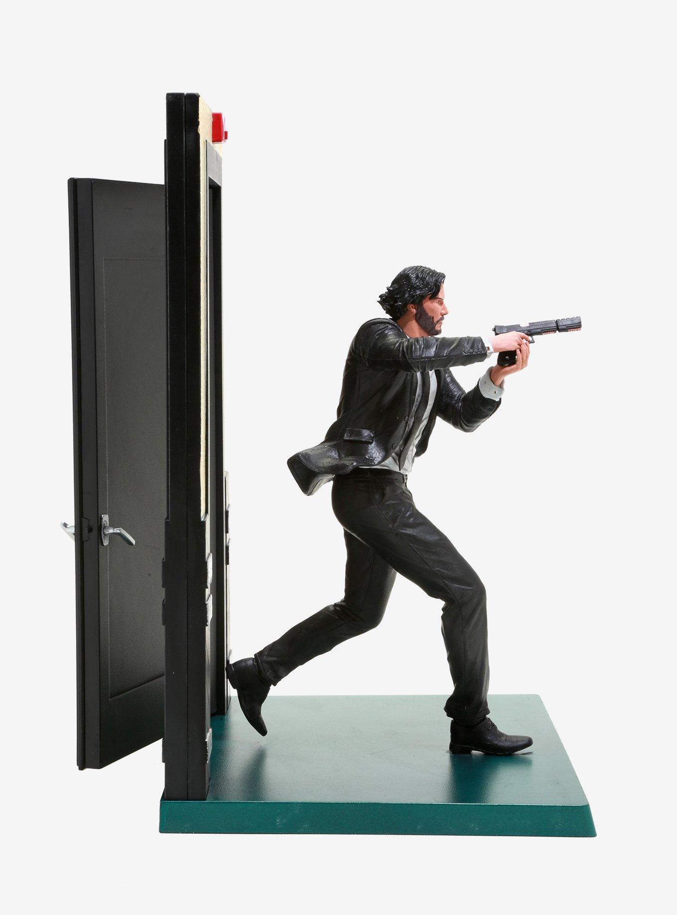 Diamond Select Toys John Wick Gallery John Wick (Running) PVC Diorama Collectible Figure, , alternate