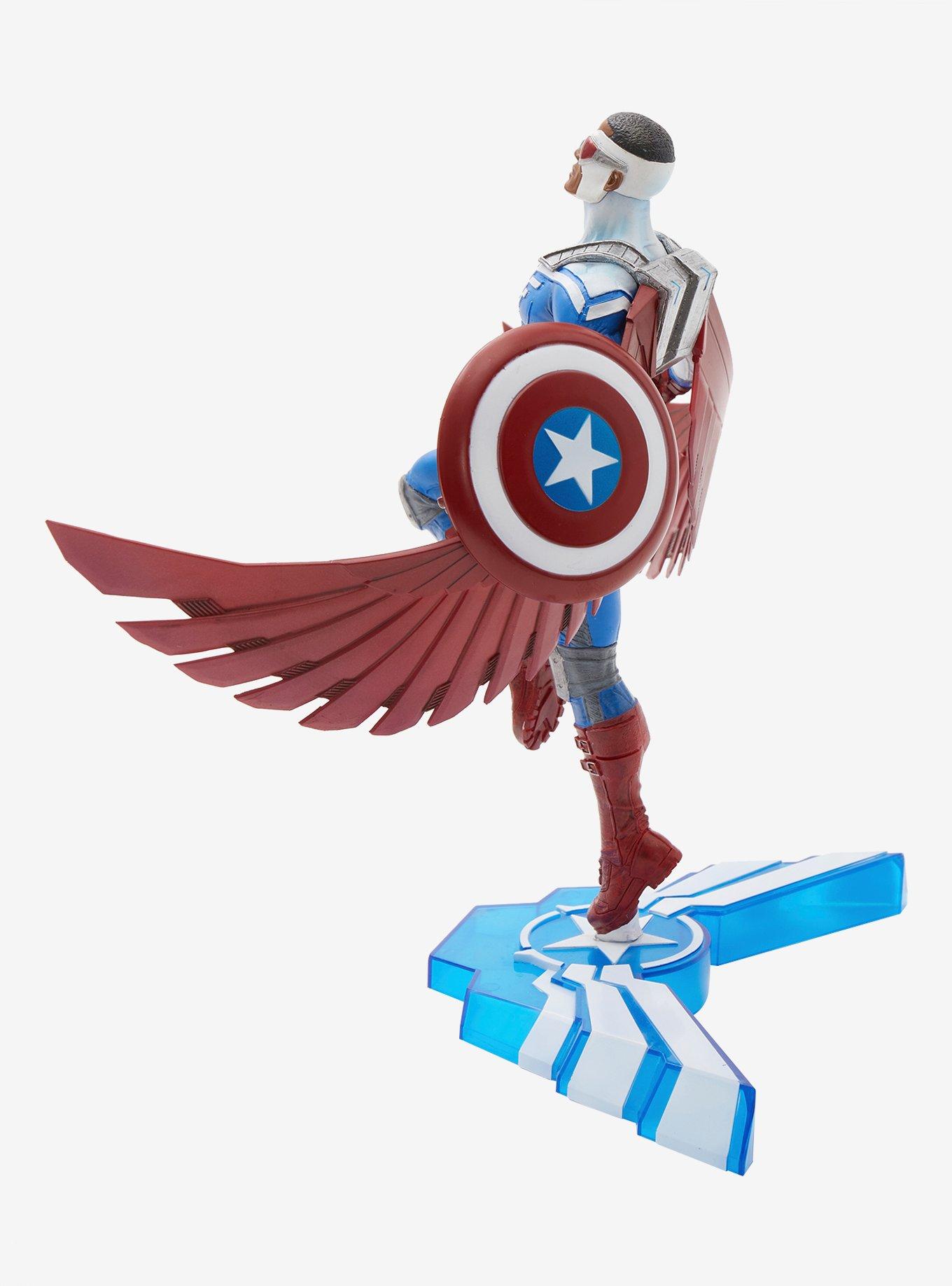 Diamond Select Toys Marvel Captain America (Sam Wilson) Gallery Collectible Figure, , alternate