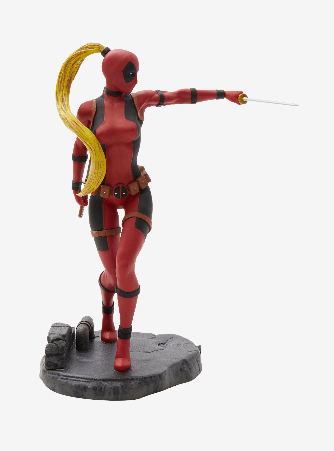 Diamond Select Toys Marvel Femme Fatales: Lady Deadpool Gallery Collectible Figure, , alternate