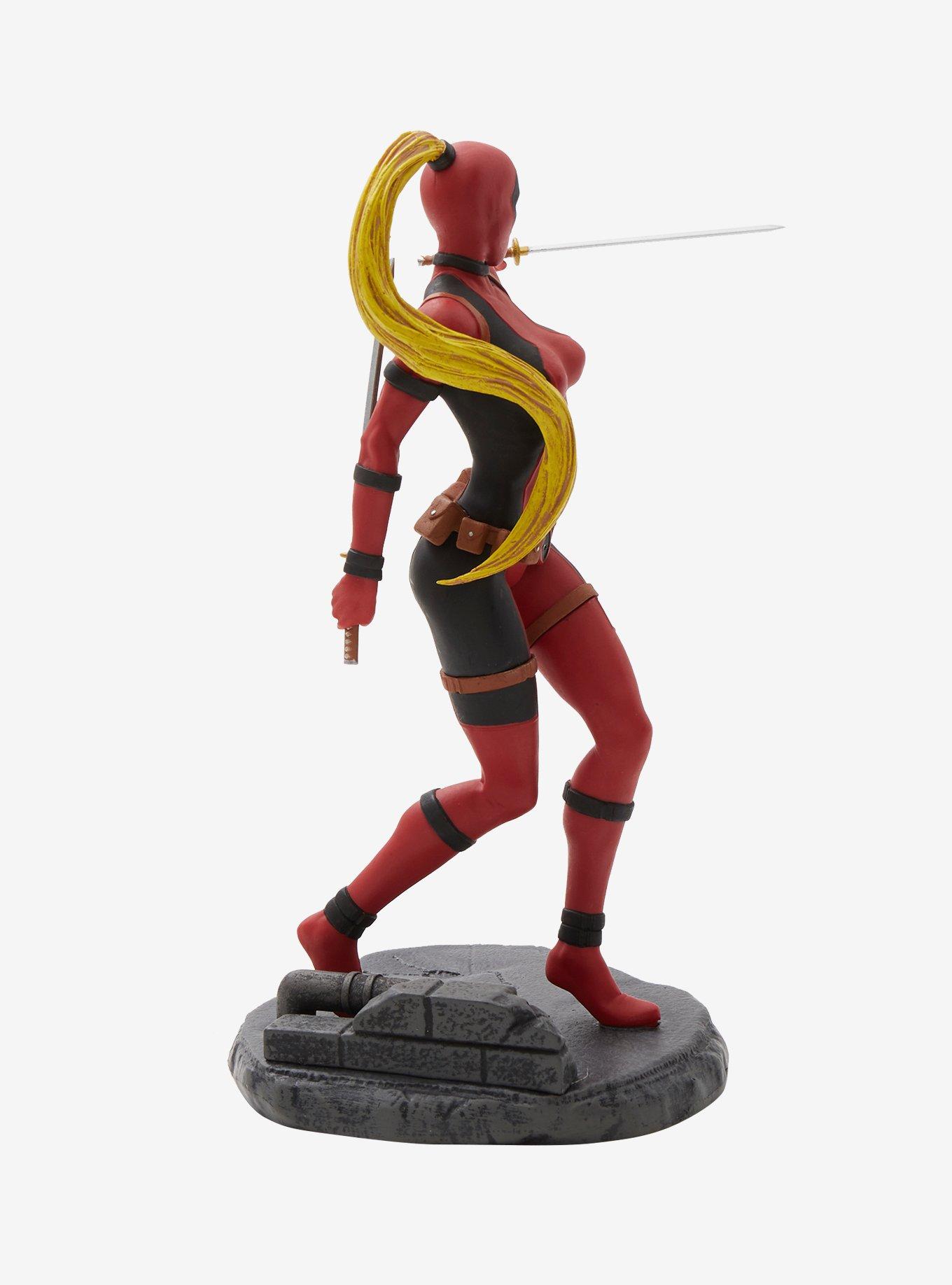 Diamond Select Toys Marvel Femme Fatales: Lady Deadpool Gallery Collectible Figure, , alternate