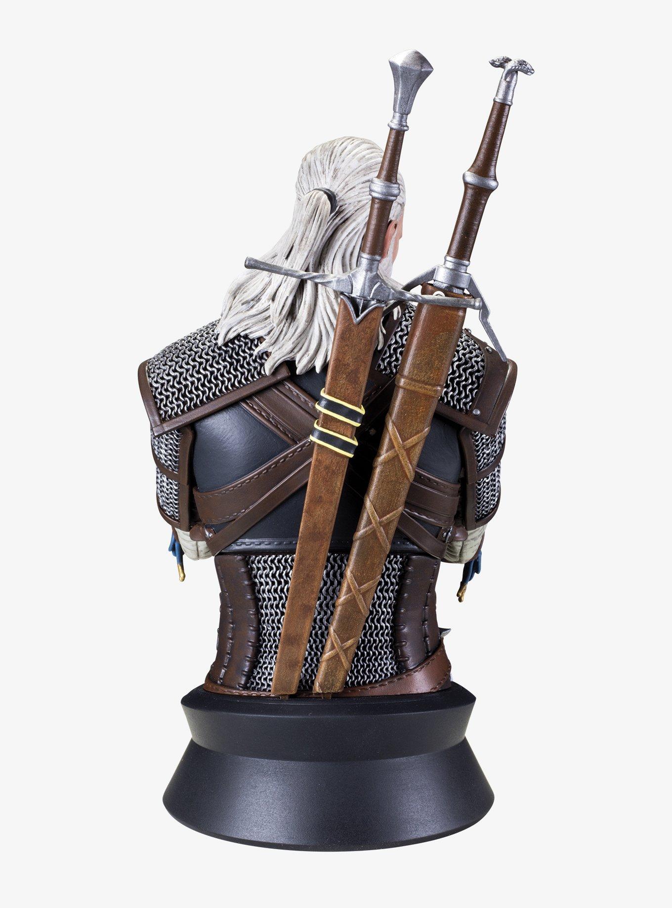 Dark Horse The Witcher 3: Wild Hunt Geralt Playing Gwent Bust Figure, , alternate