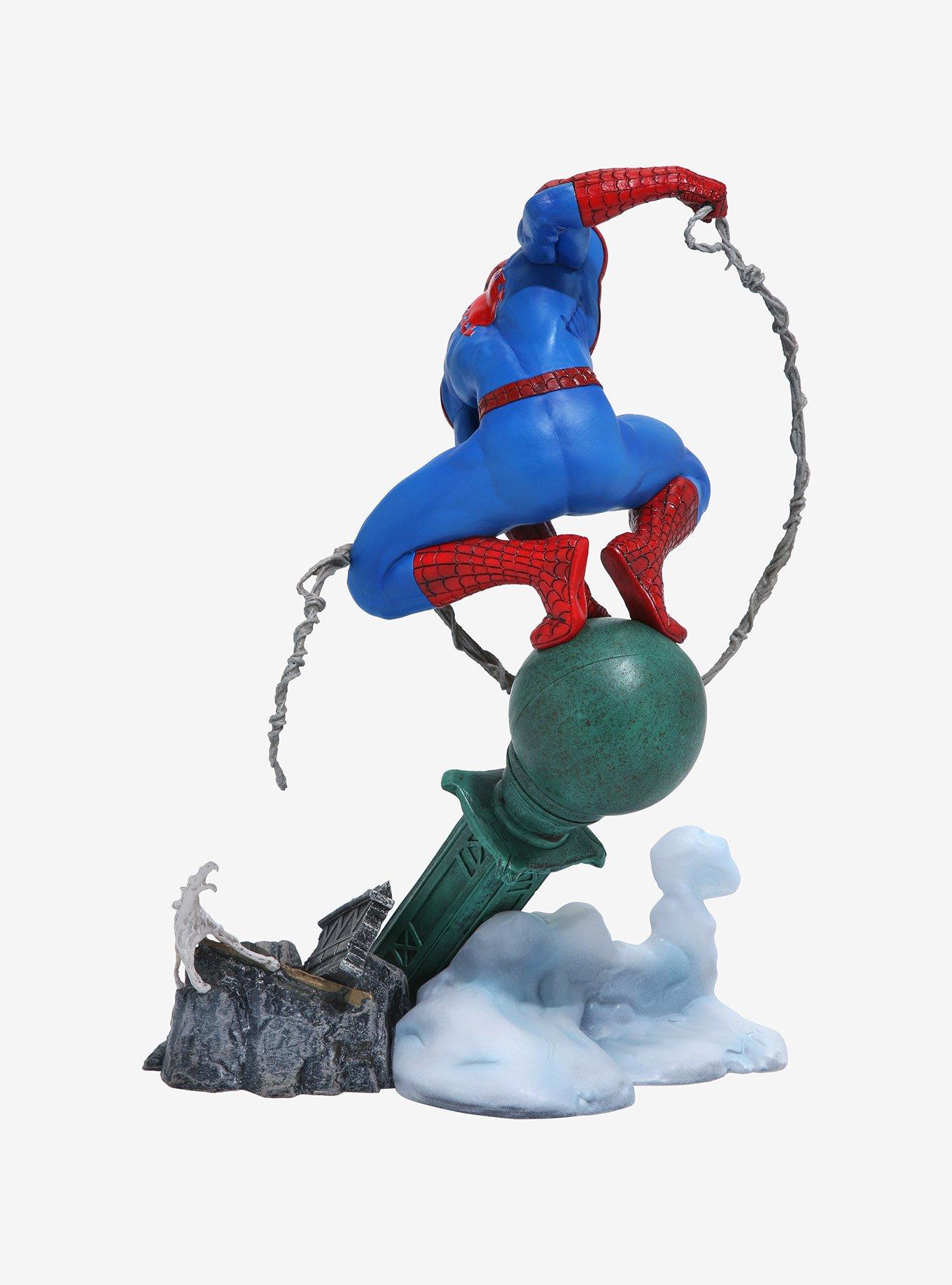 Marvel Spider-Man Gallery Diorama Spider-Man on Lamppost Figure, , alternate
