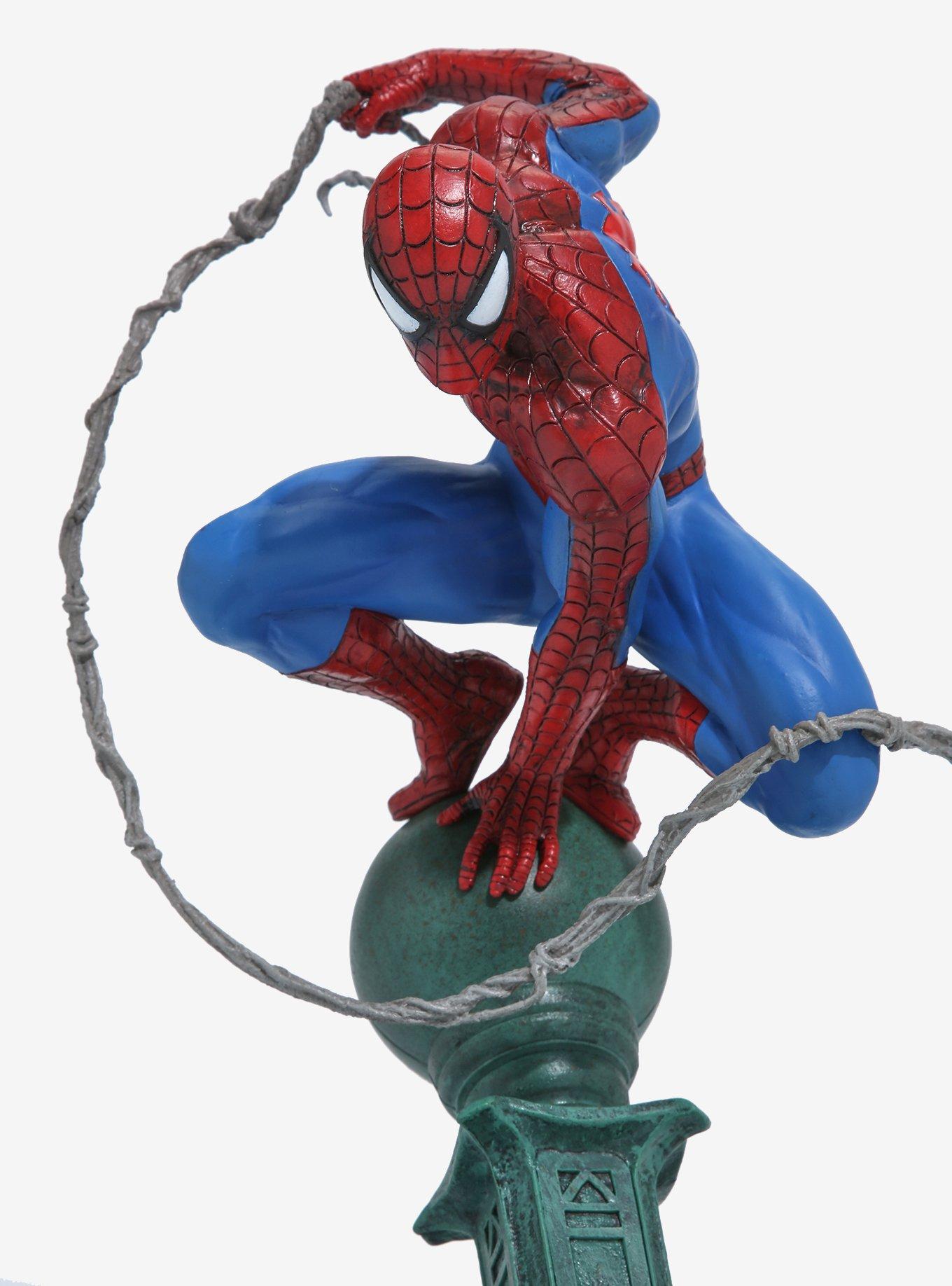 Marvel Spider-Man Gallery Diorama Spider-Man on Lamppost Figure, , alternate