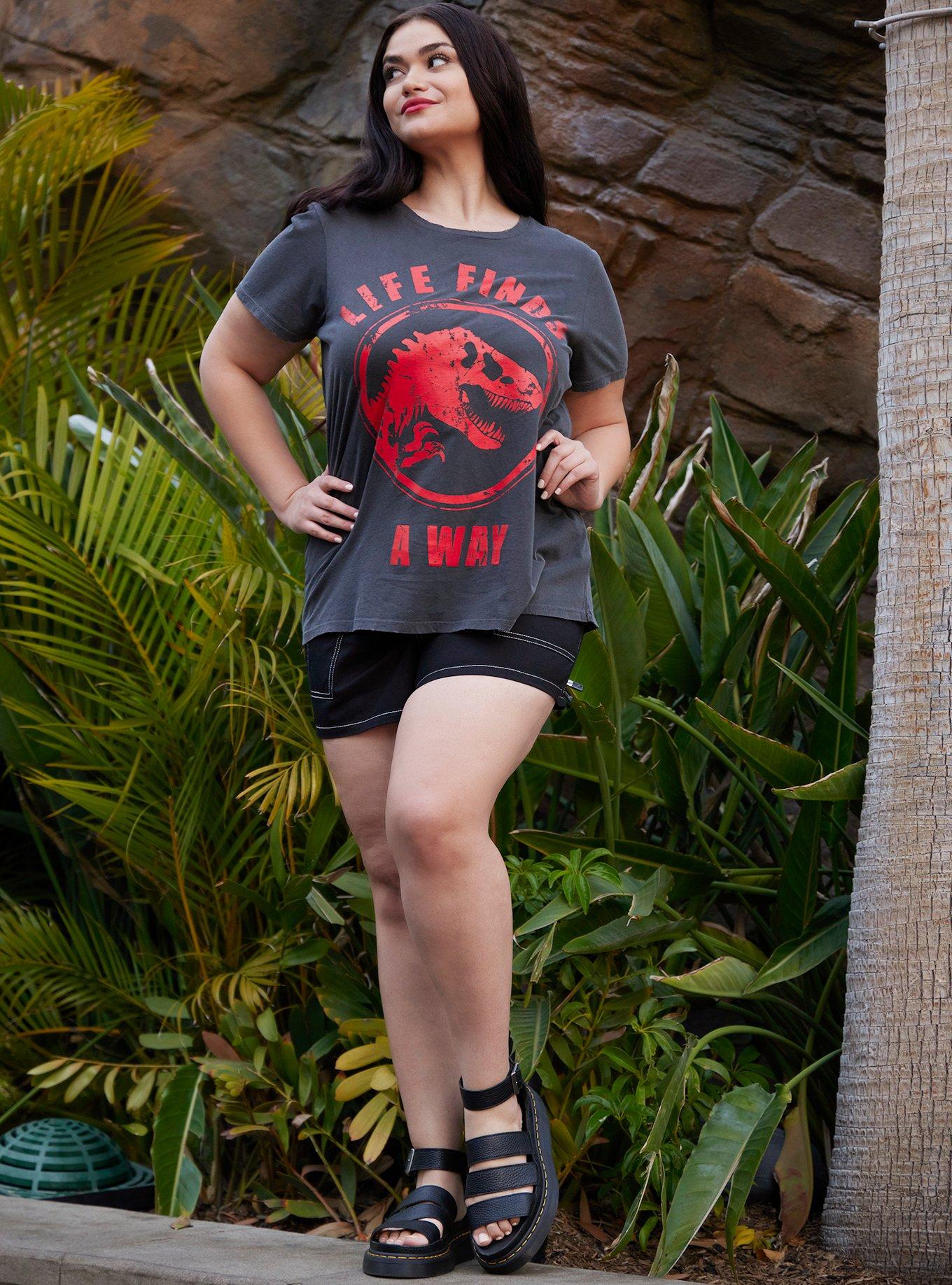 Her Universe Jurassic World Life Finds A Way Boyfriend Fit Girls T-Shirt Plus Size, MULTI, alternate