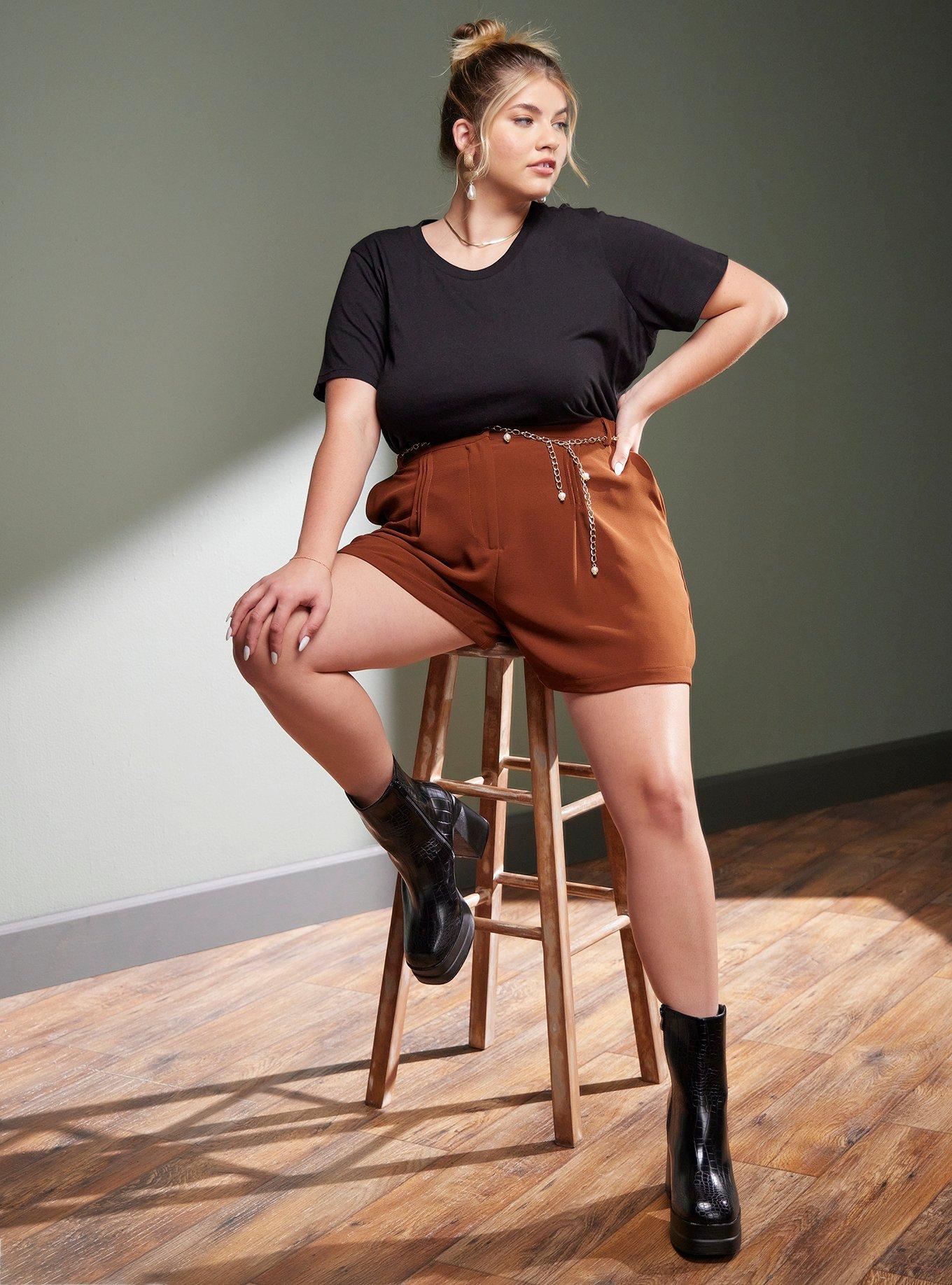 Her Universe Black Crewneck Favorite T-Shirt Plus Size, DEEP BLACK, alternate