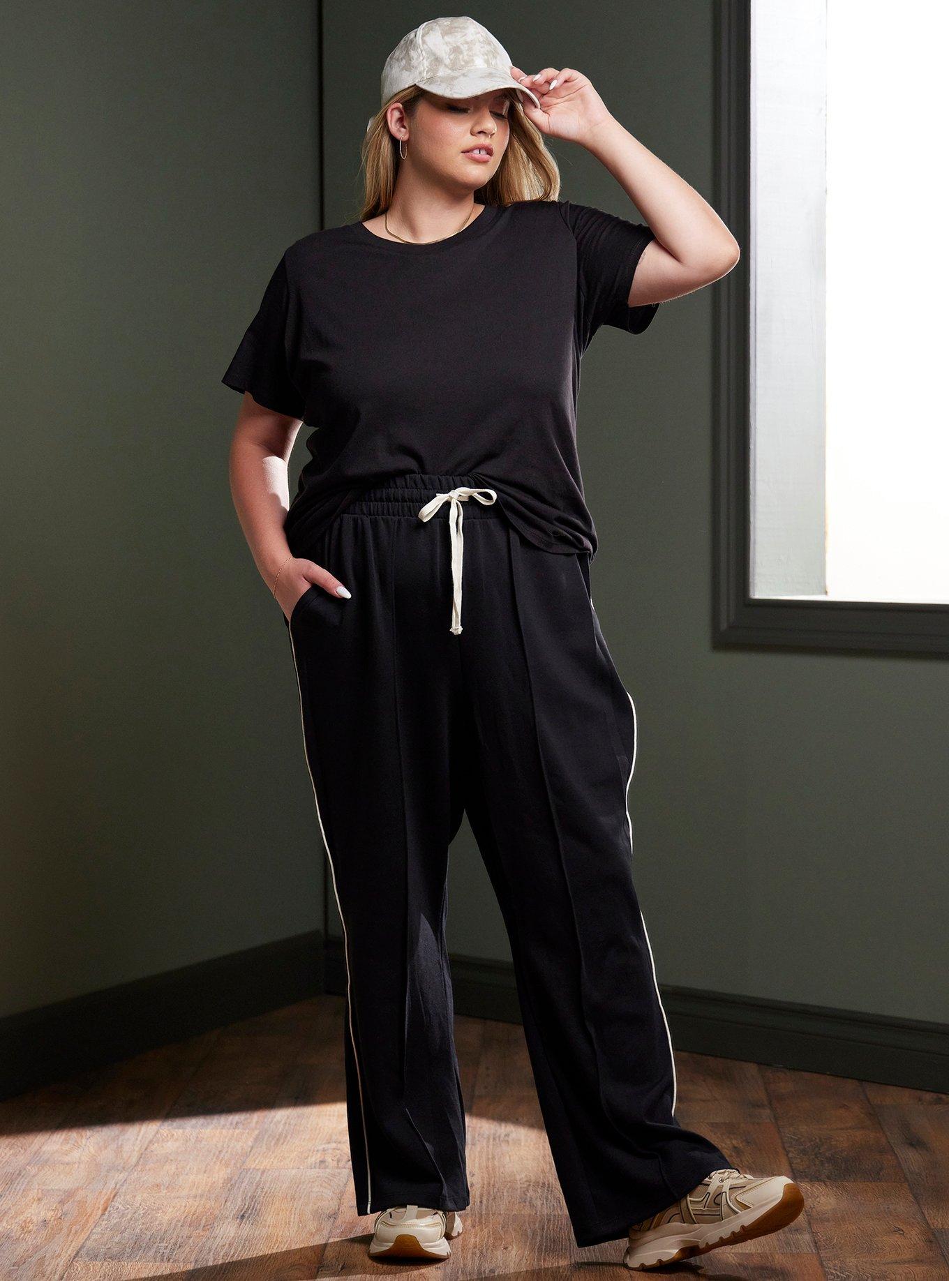 Her Universe Black Crewneck Favorite T-Shirt Plus Size, DEEP BLACK, alternate