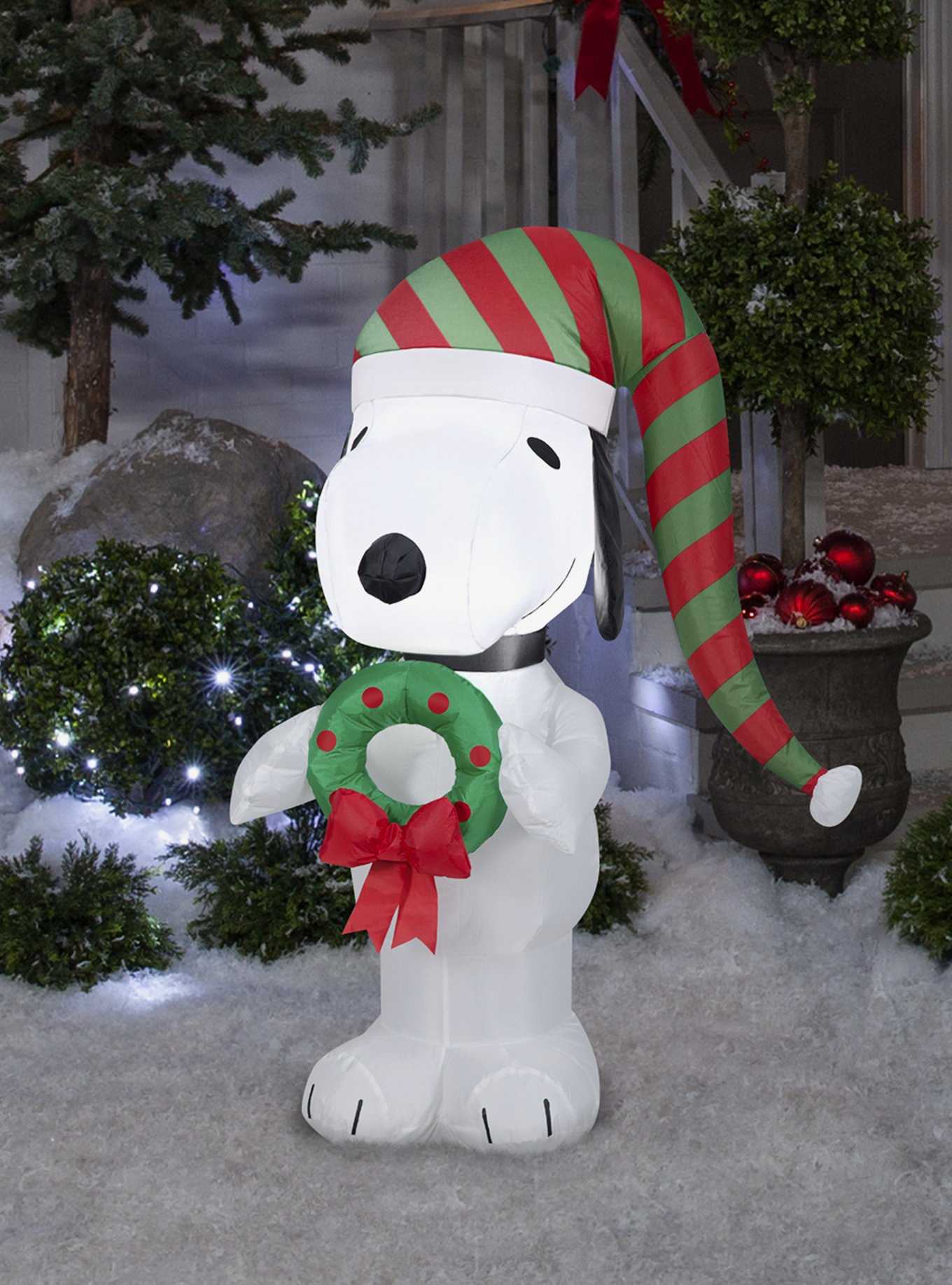 Peanuts Snoopy With Wreath Airblown, , hi-res