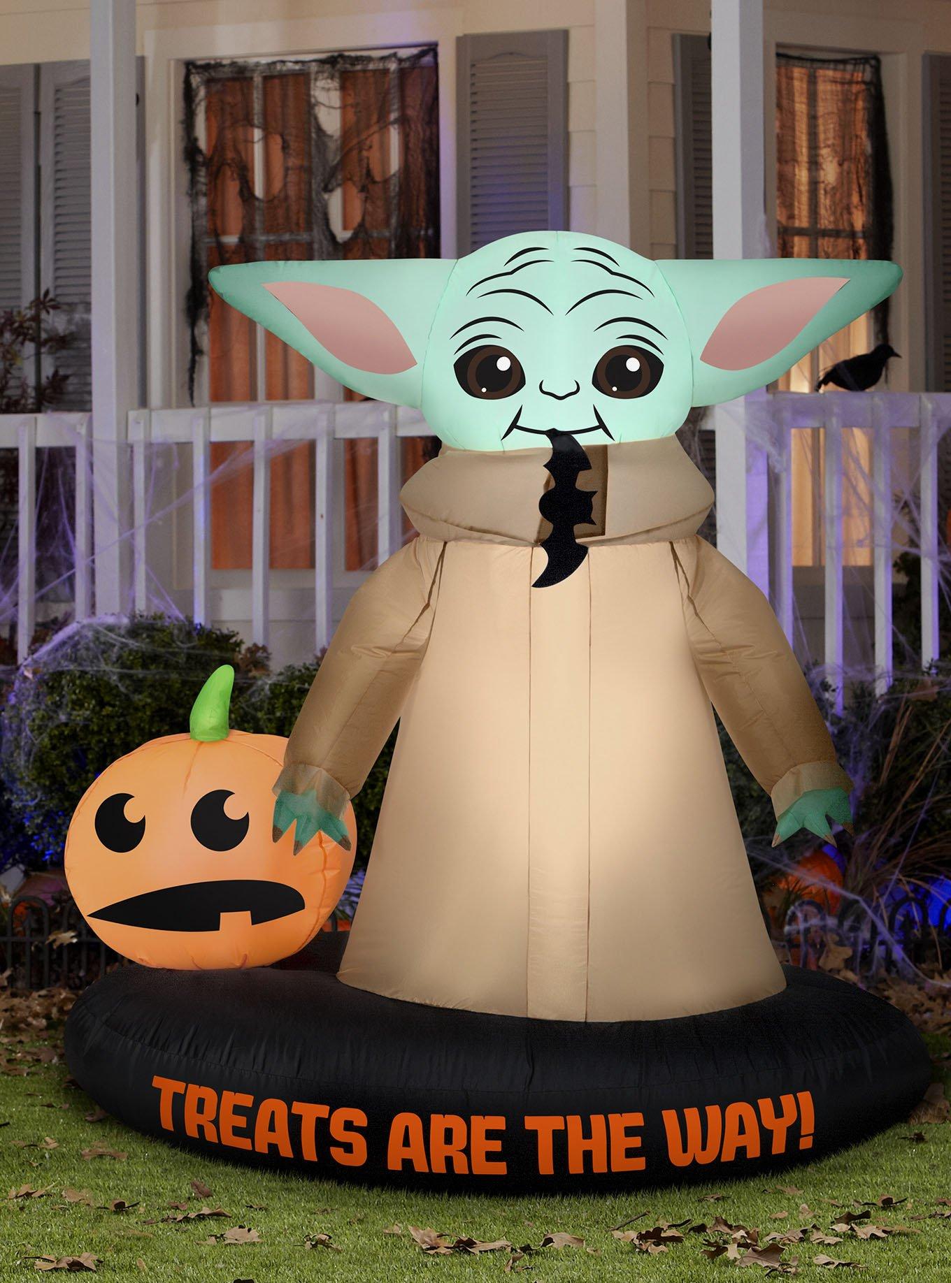 Star Wars The Mandalorian The Child With Jack-O'-Lantern Treats Are The Way Scene Airblown