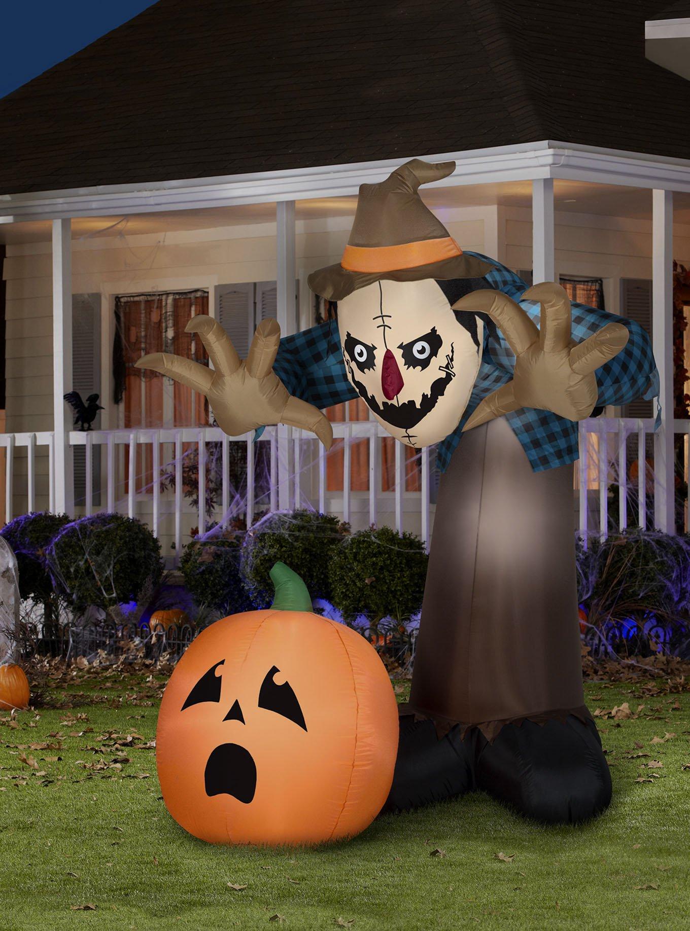 Animated Reaching-Hunched Scarecrow Airblown, , hi-res