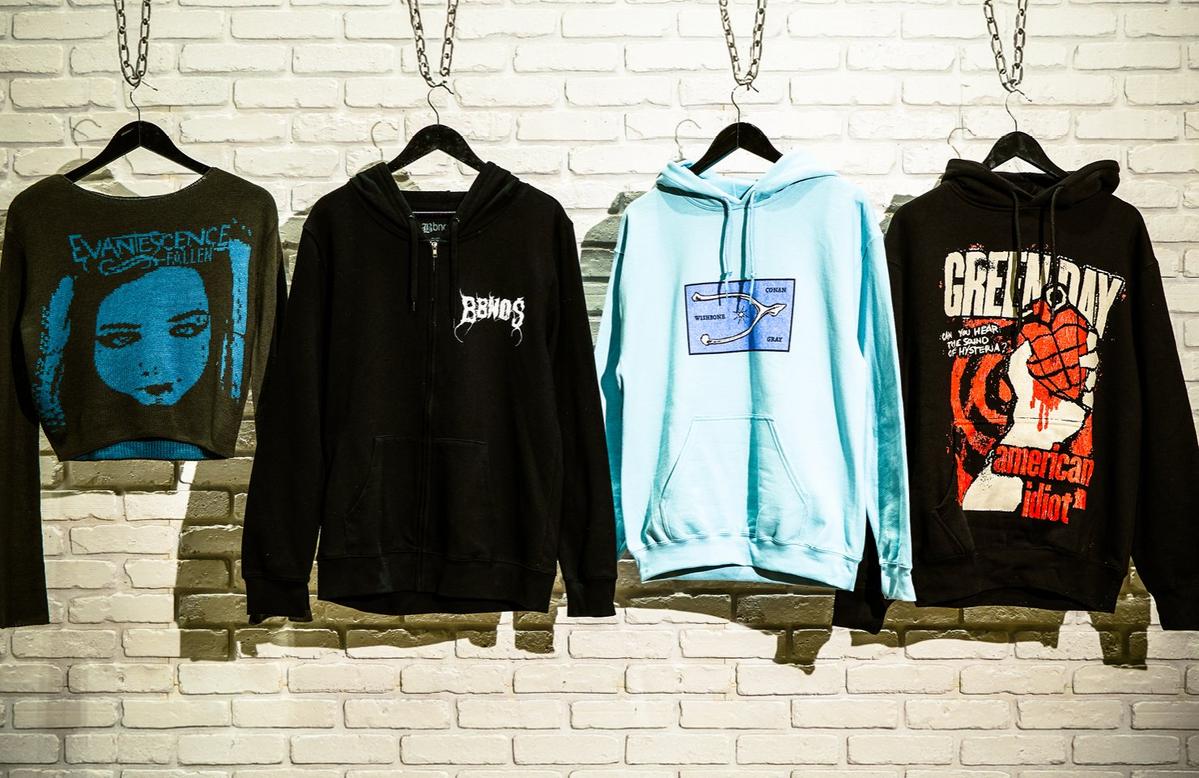 Hoodies & Sweaters