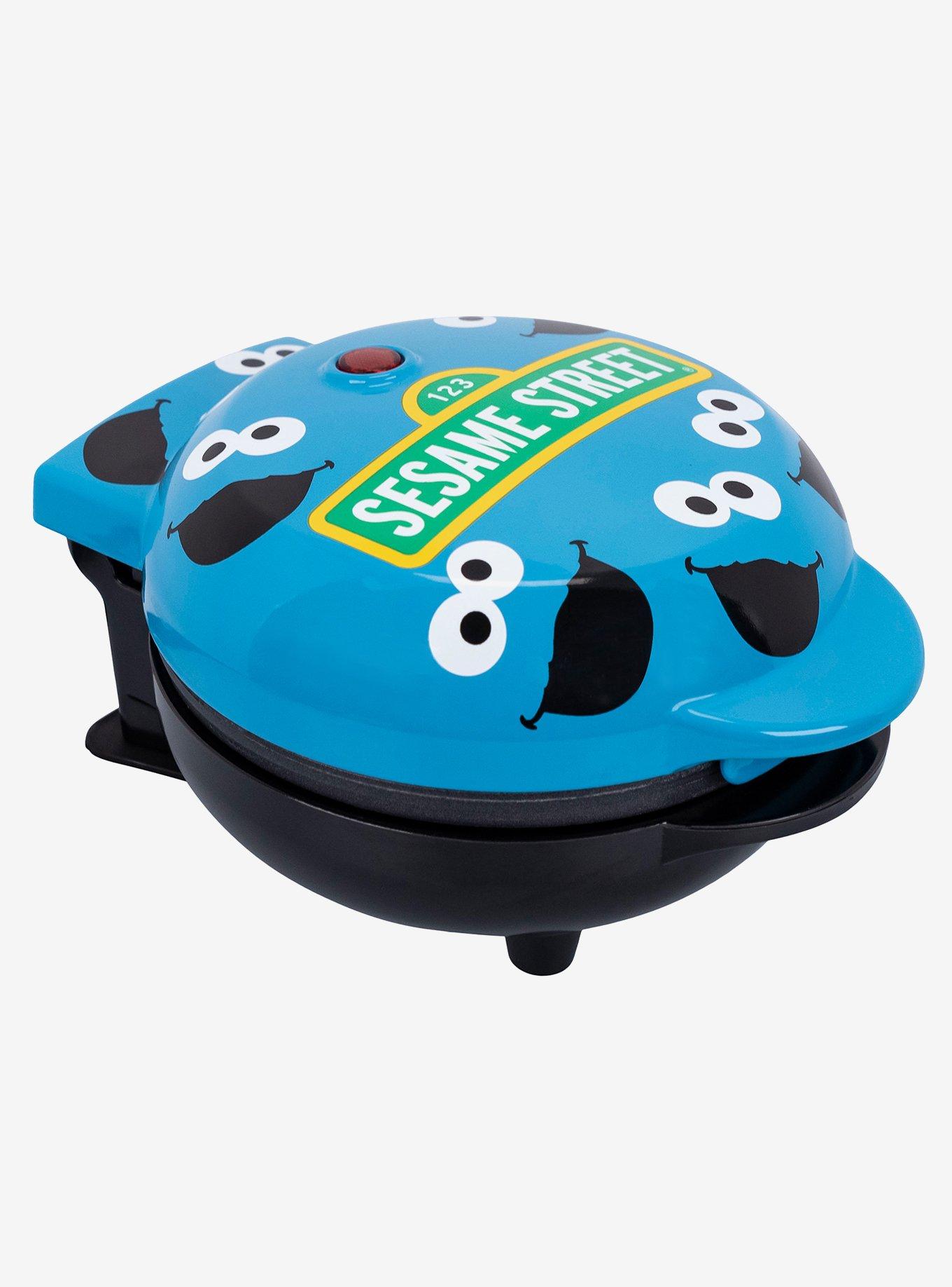 Uncanny Brands Sesame Street Cookie Monster Mini Waffle Maker, , hi-res