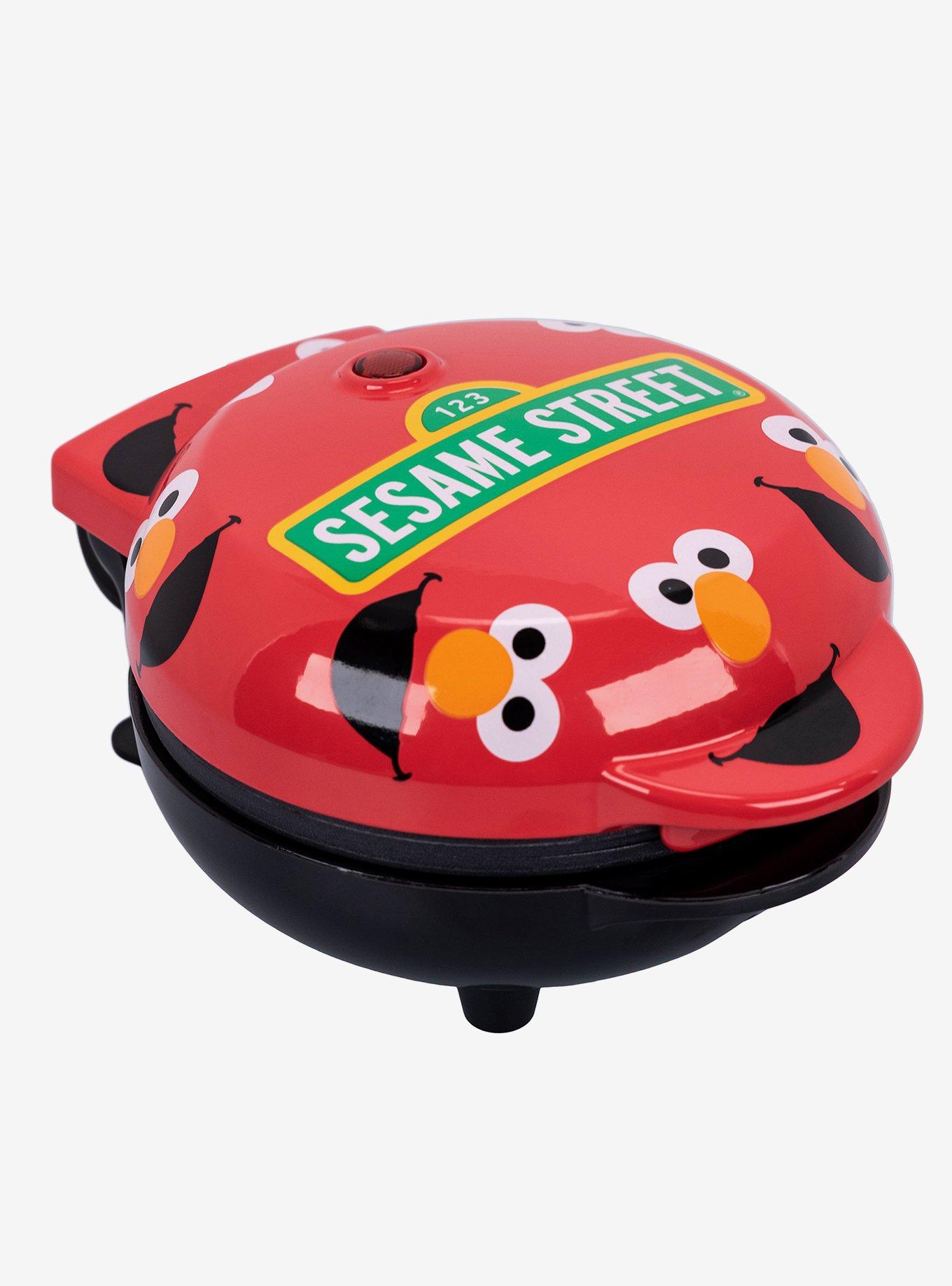Uncanny Brands Sesame Street Elmo Mini Waffle Maker, , alternate