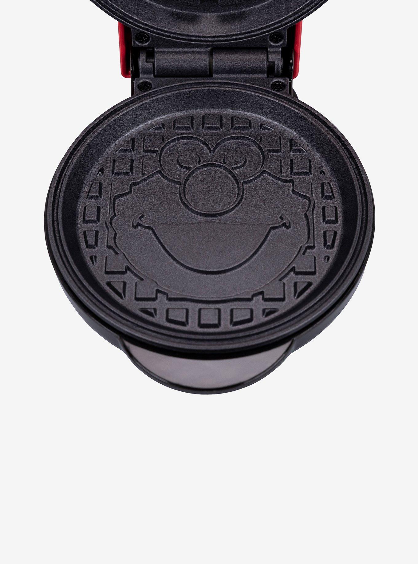 Uncanny Brands Sesame Street Elmo Mini Waffle Maker, , alternate