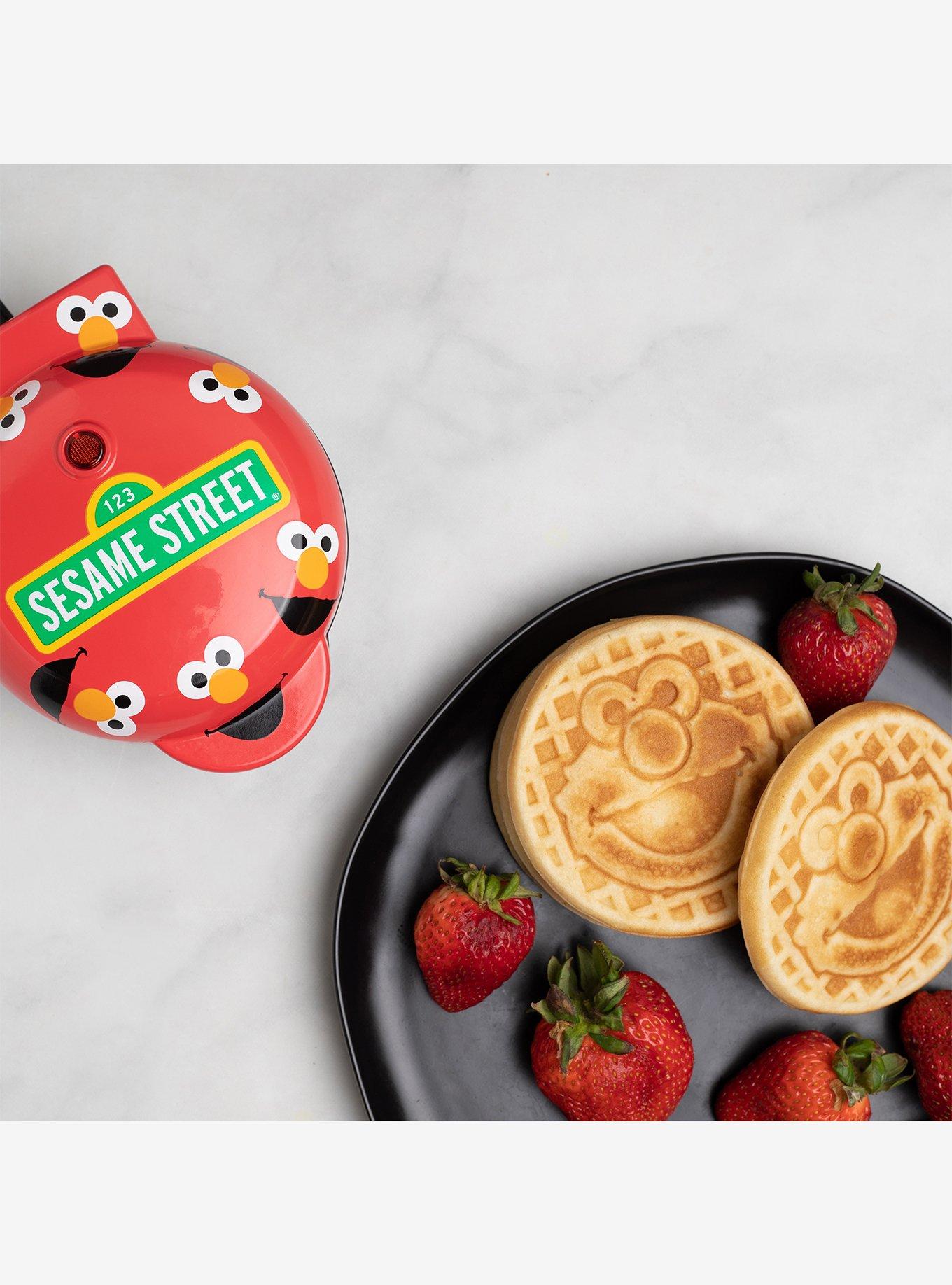 Uncanny Brands Sesame Street Elmo Mini Waffle Maker, , alternate
