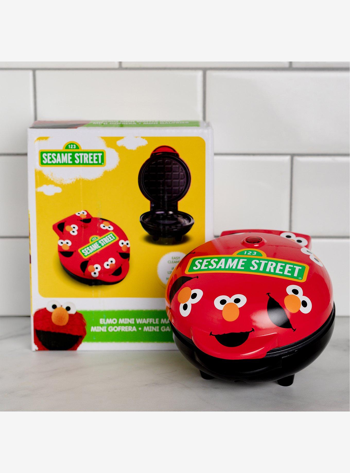 Uncanny Brands Sesame Street Elmo Mini Waffle Maker, , alternate