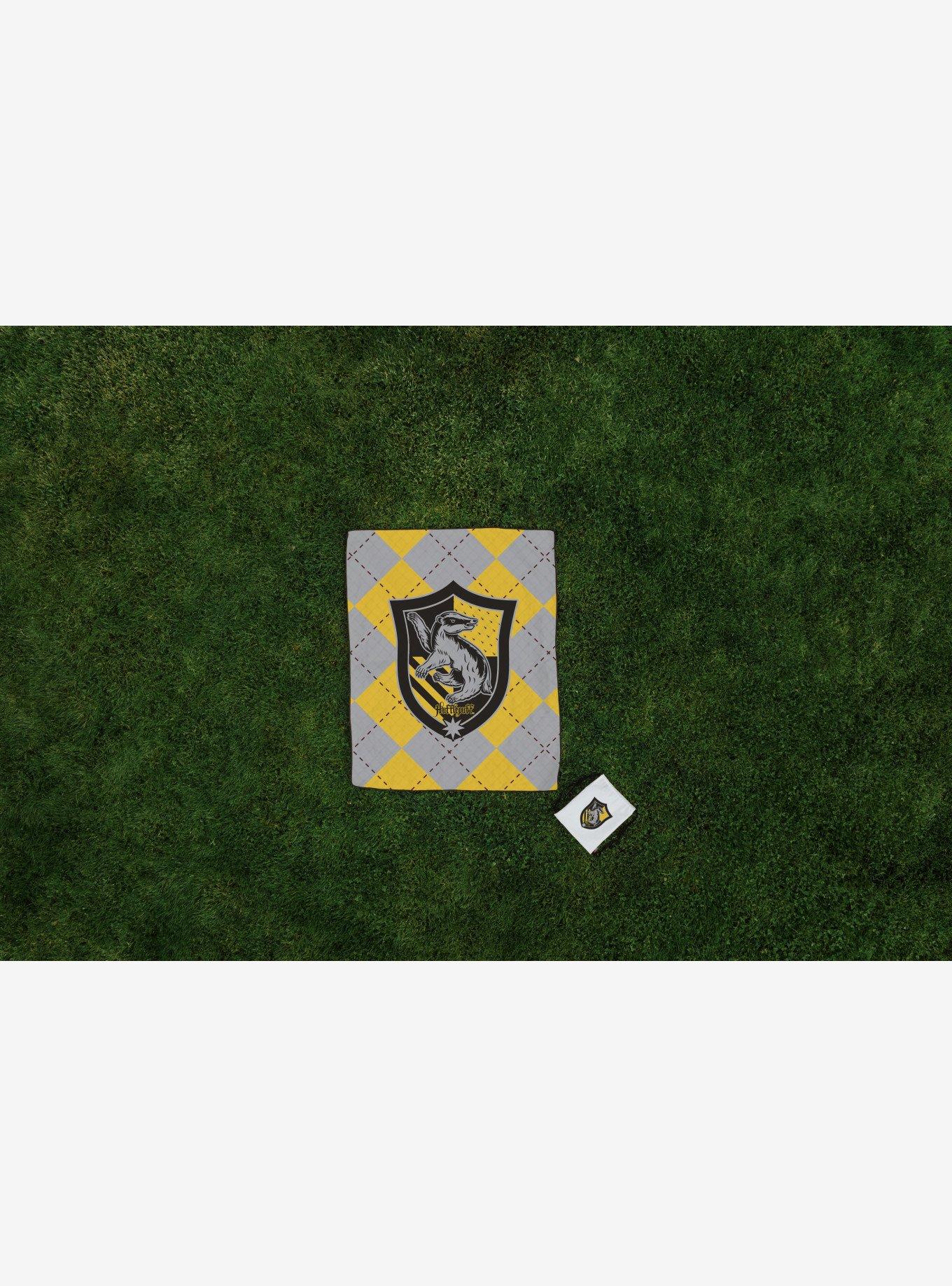 Harry Potter Hufflepuff Impresa Picnic Blanket, , alternate