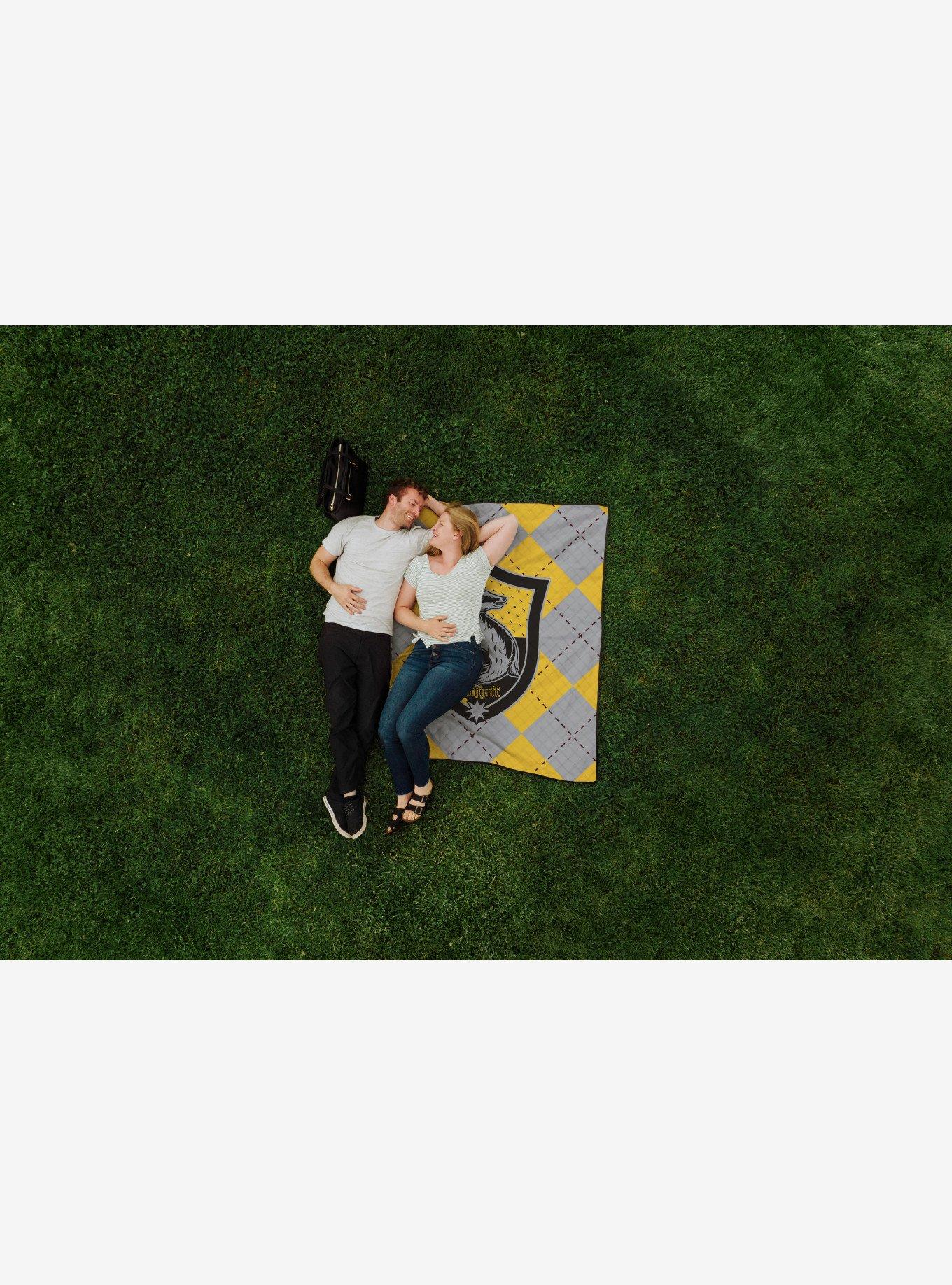 Harry Potter Hufflepuff Impresa Picnic Blanket, , alternate