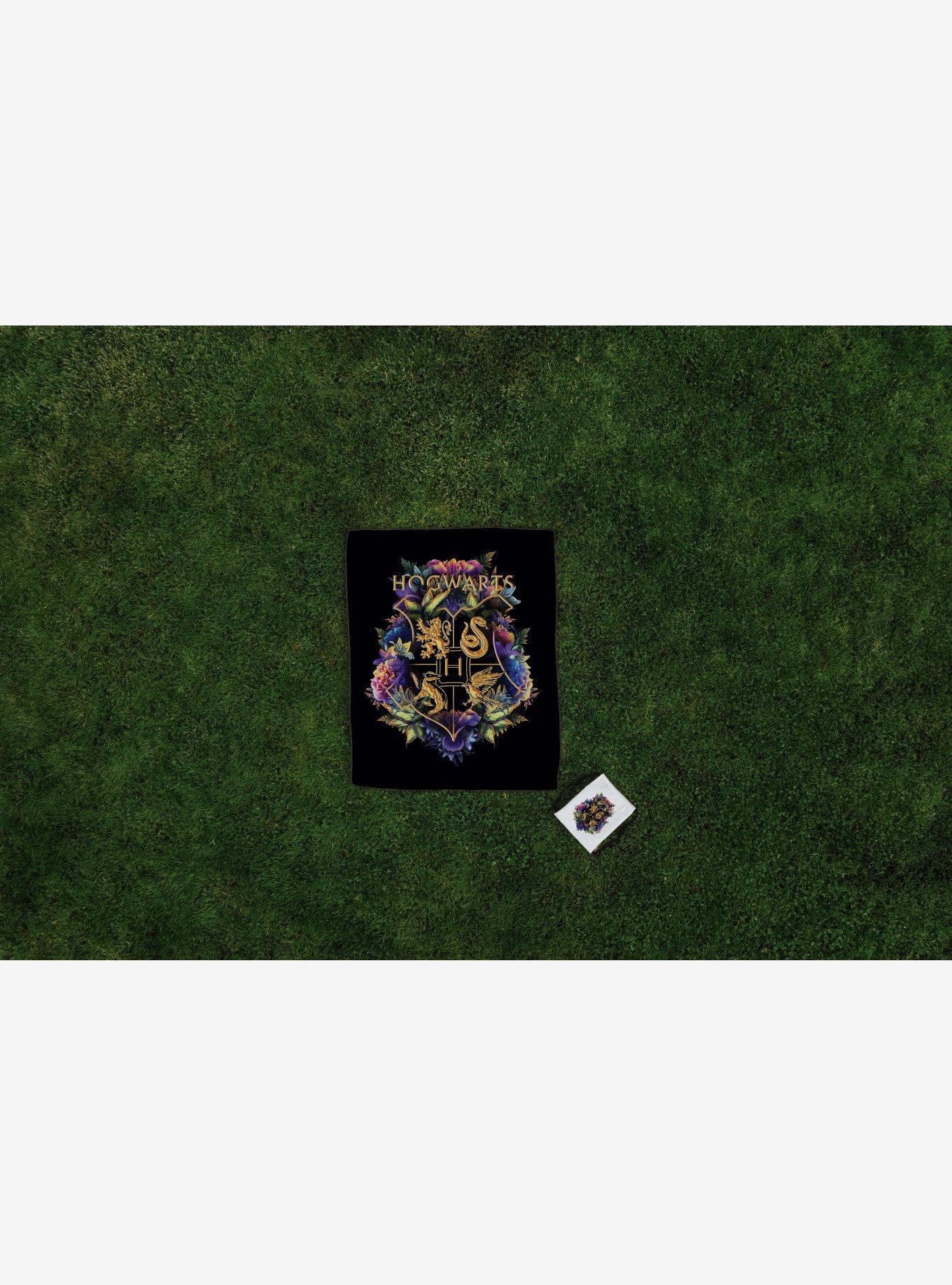 Harry Potter Hogwarts Impresa Picnic Blanket, , alternate