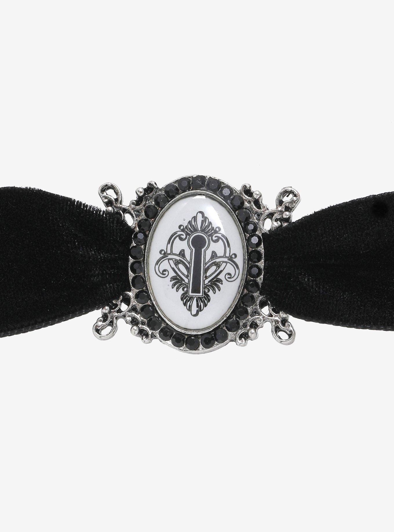 Keyhole Cameo Velvet Choker, , alternate