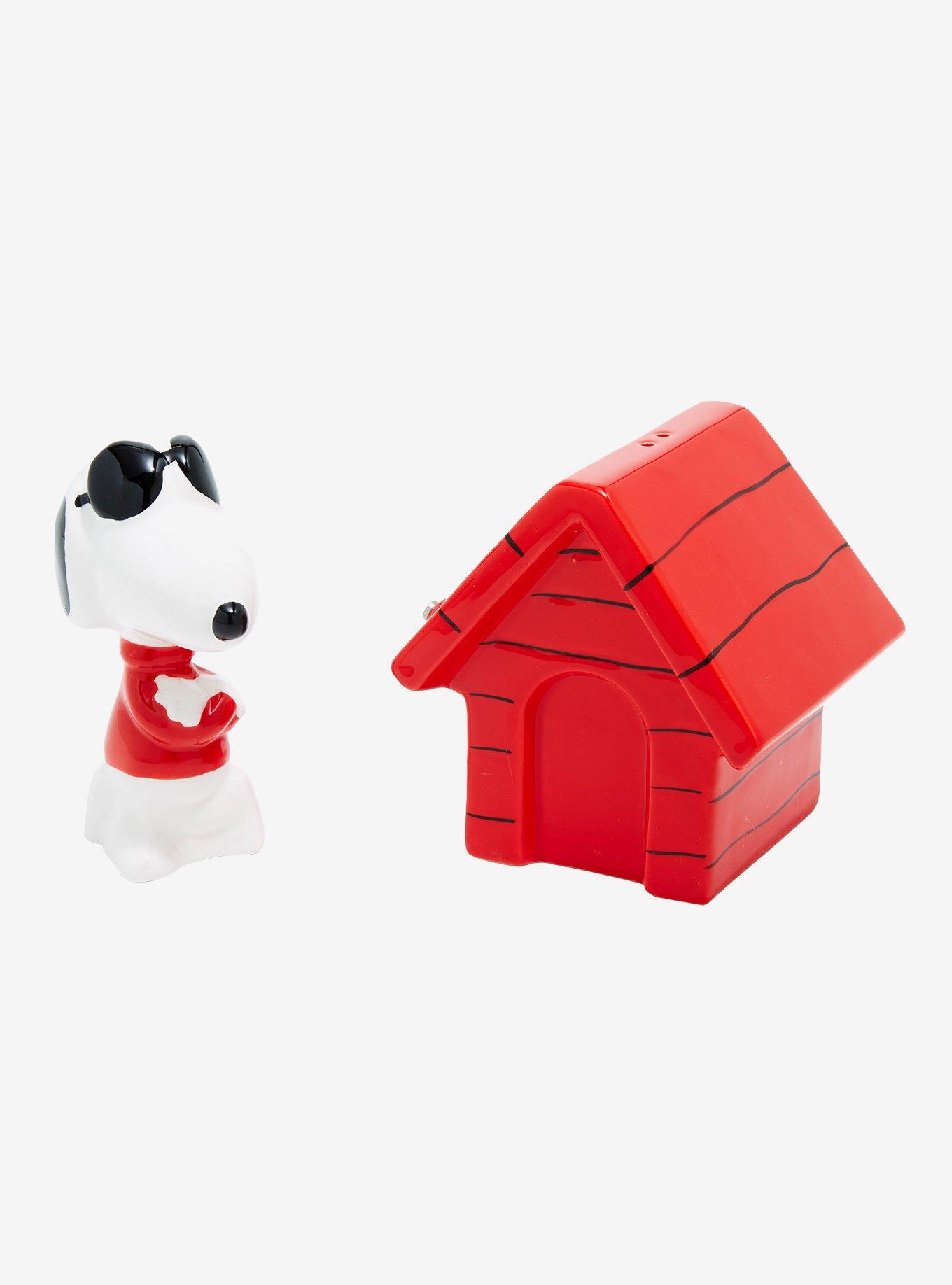 Peanuts Snoopy Doghouse Salt and Pepper Shakers, , alternate