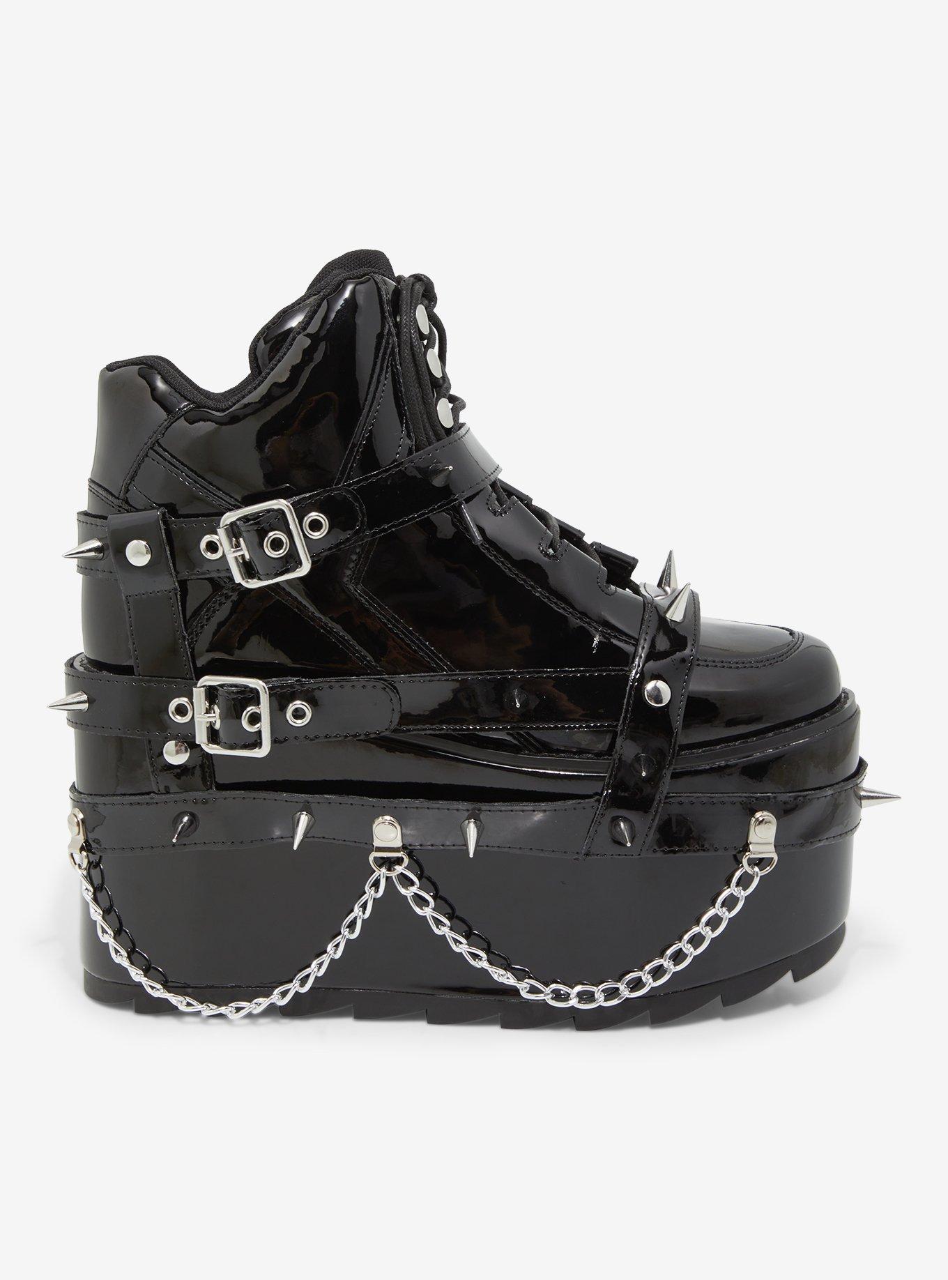 YRU Black Shiny Spike Qozmo Sneakers