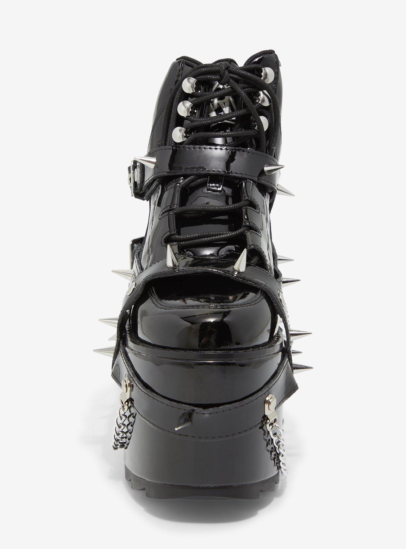 YRU Black Shiny Spike Qozmo Sneakers