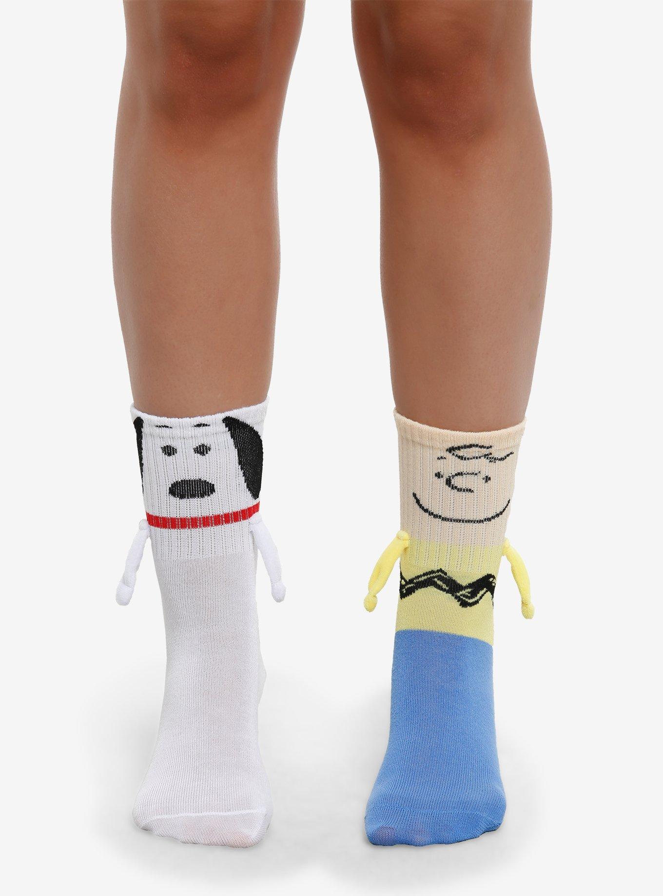 Peanuts Snoopy & Charlie Brown Magnetic Arms Mismatch Crew Socks, , hi-res