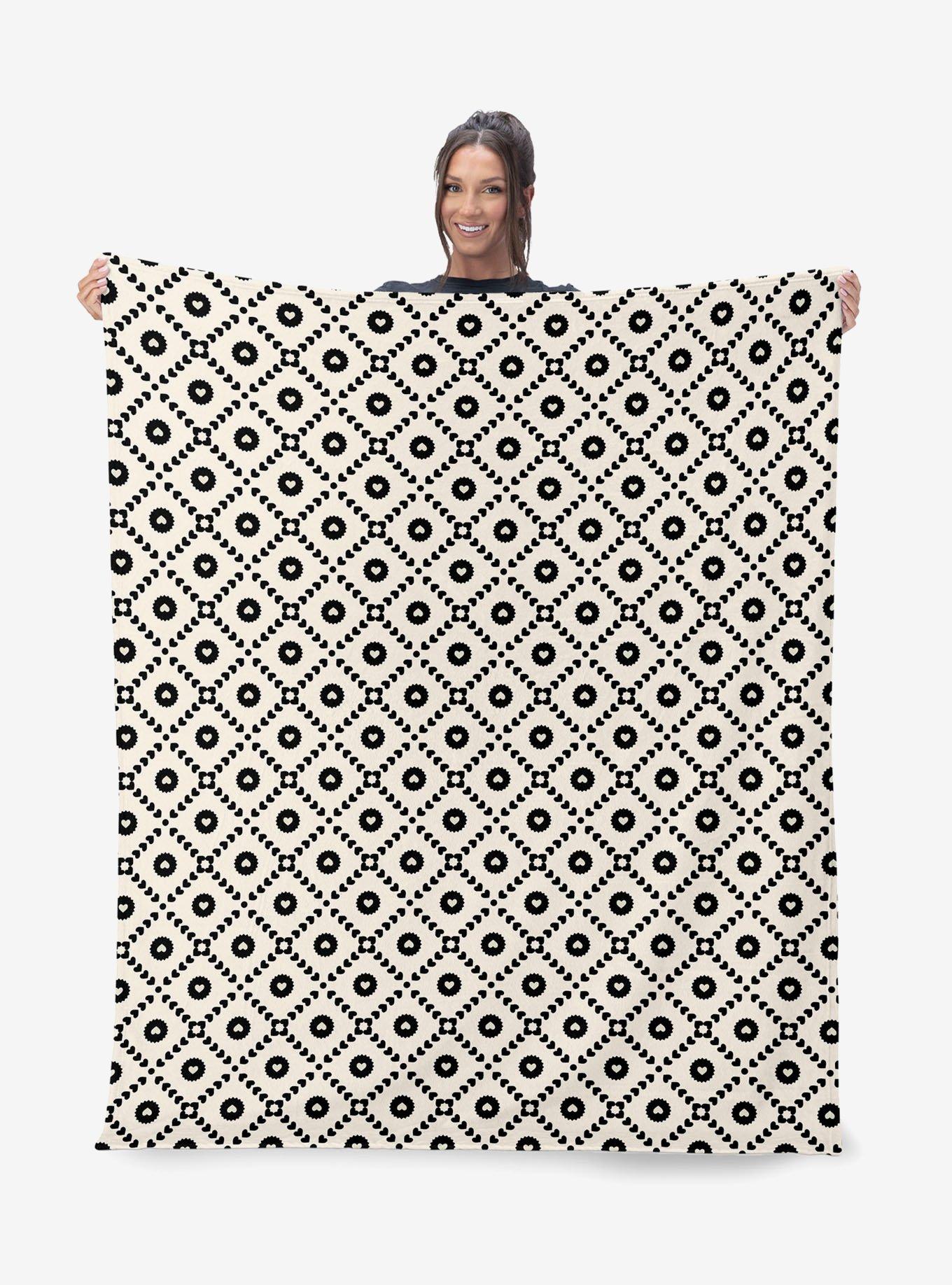 Black Hearts 60x80" Silk Touch Throw Blanket