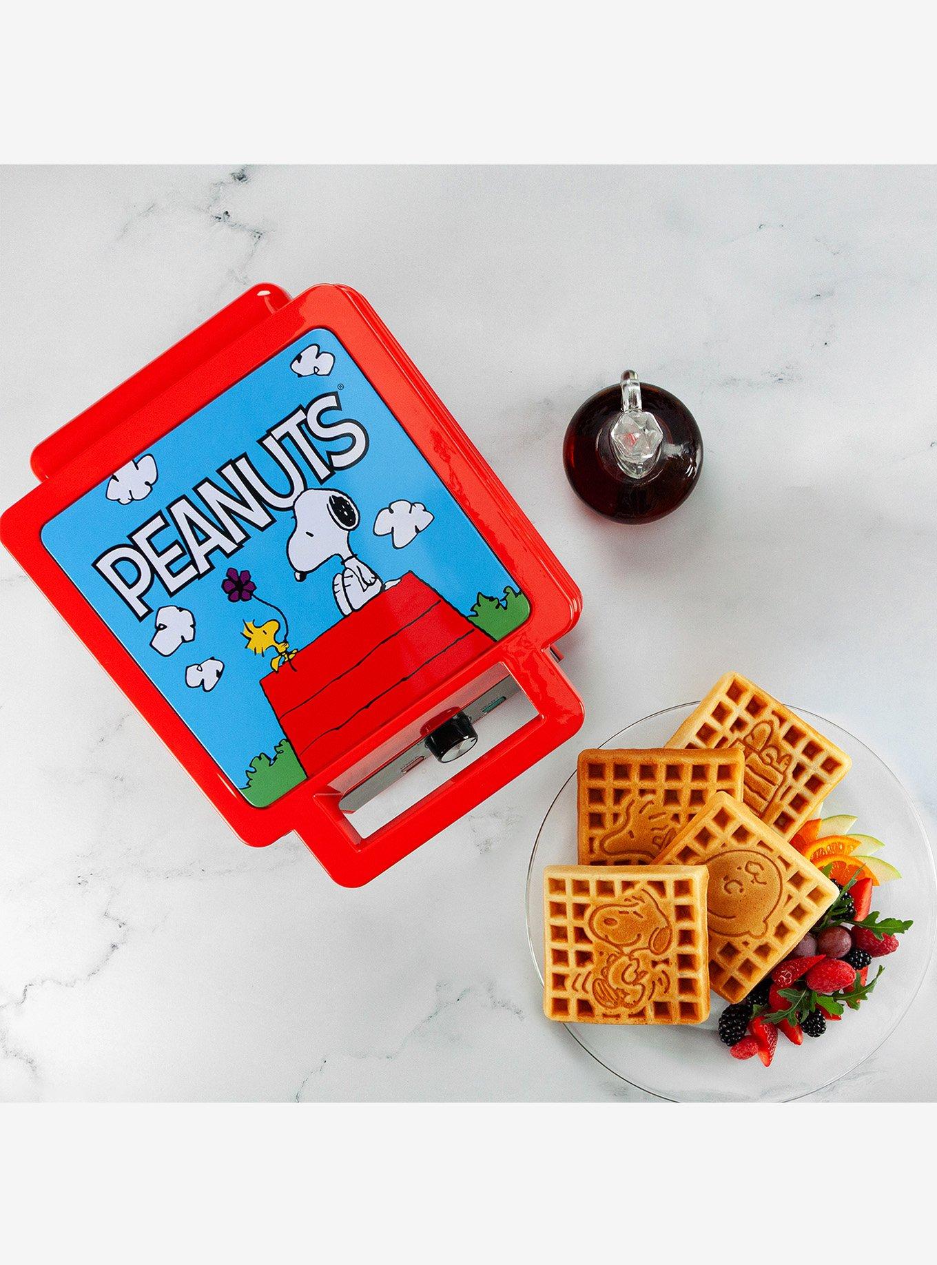 Peanuts Deluxe Waffle Maker, , alternate