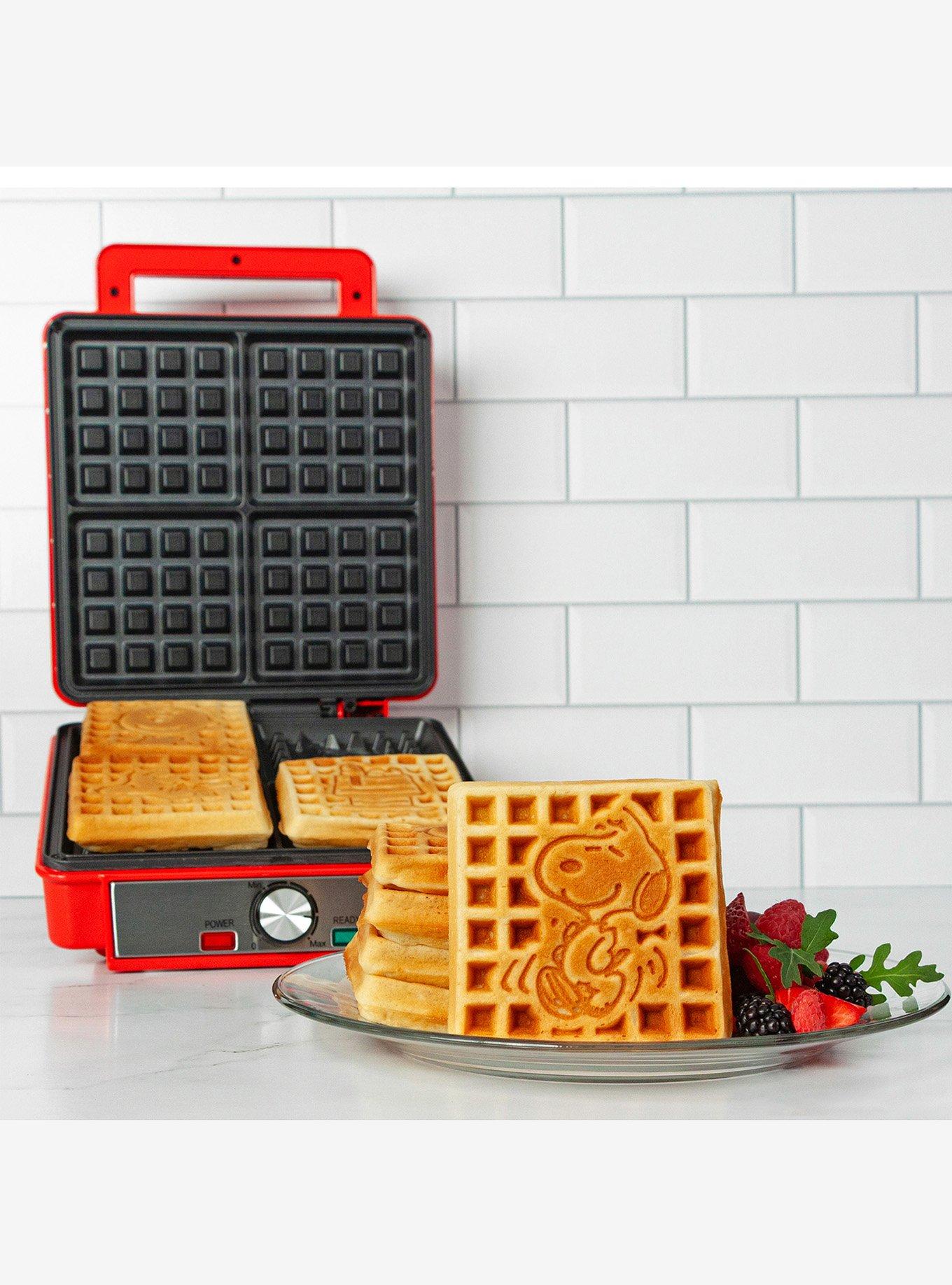 Peanuts Deluxe Waffle Maker, , alternate