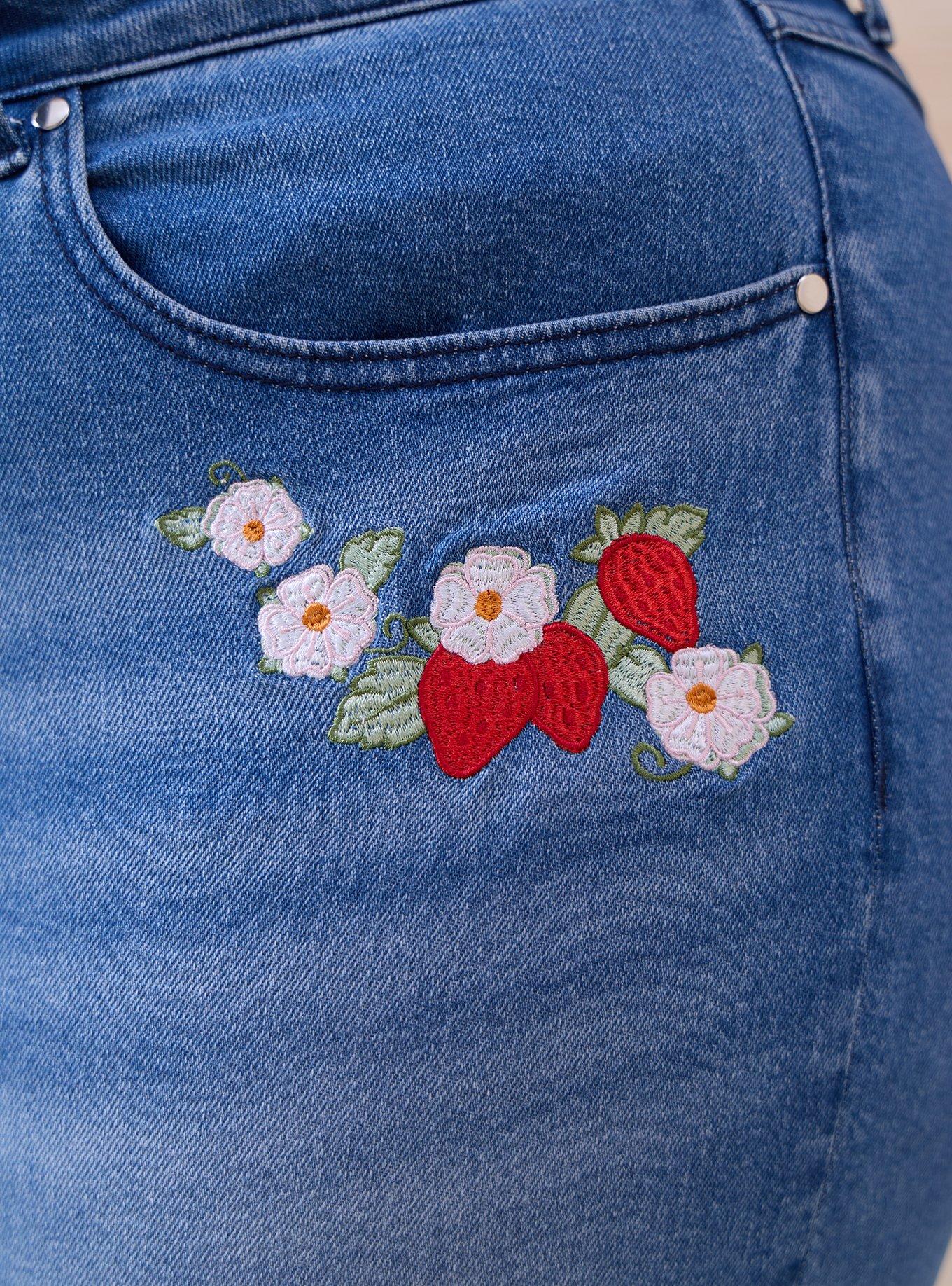 Strawberry Shortcake Berries & Blossoms Women's Plus Denim High-Waisted Mom Jeans — BoxLunch Exclusive