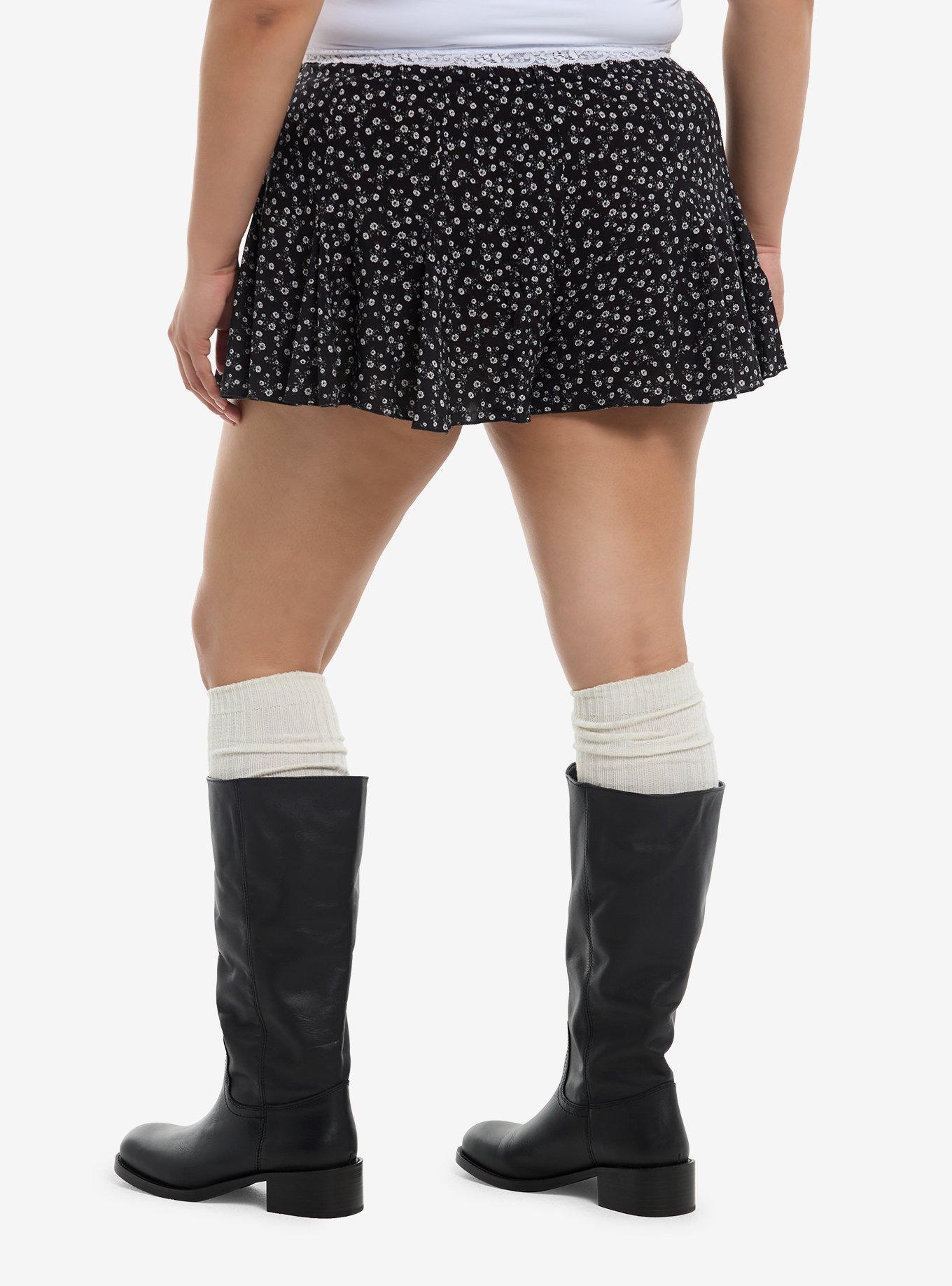 Thorn & Fable Black & White Floral Flowy Shorts Plus Size, , hi-res
