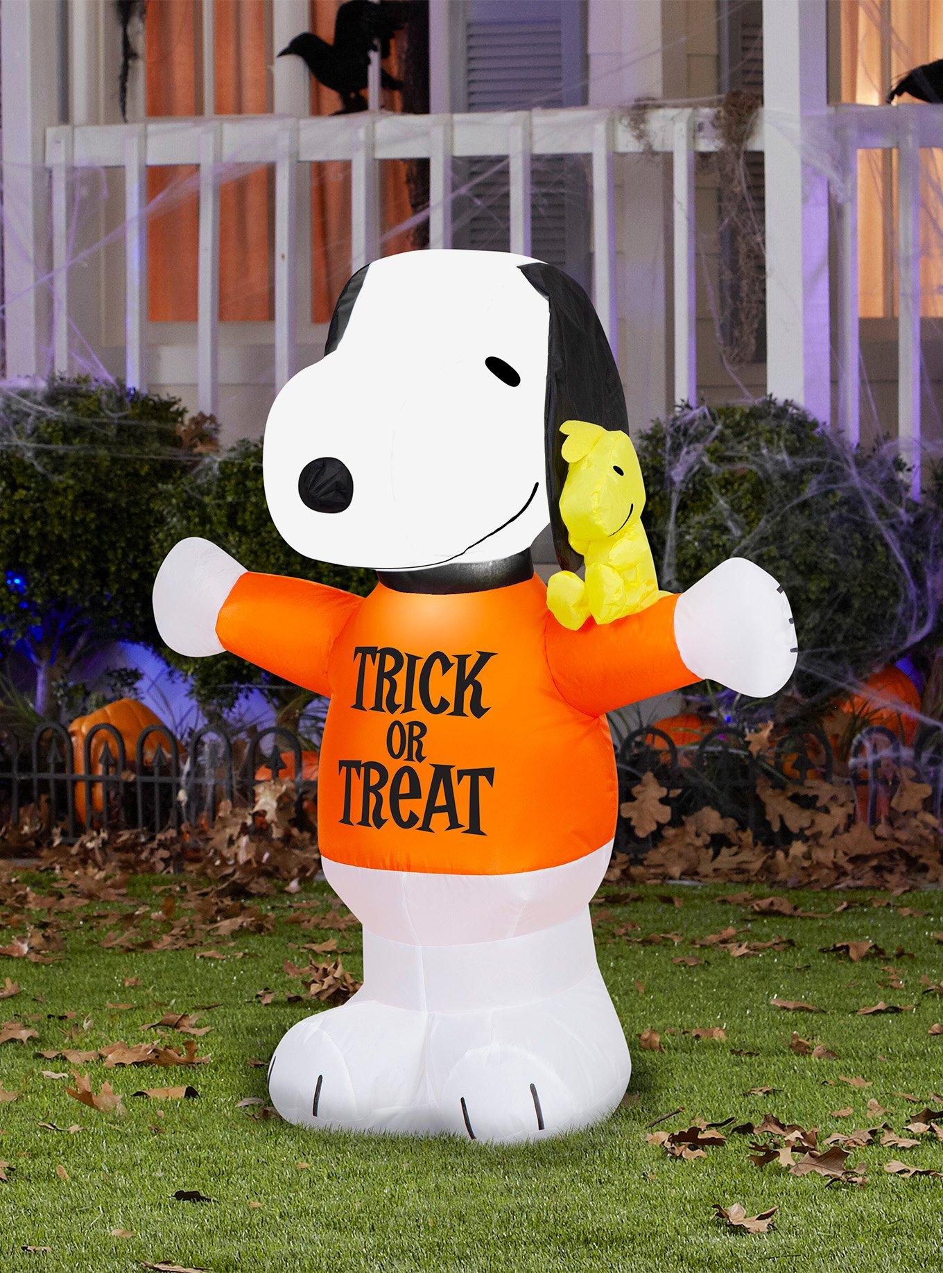 Peanuts Snoopy in Trick or Treat Shirt with Woodstock Airblown Inflatable, , hi-res