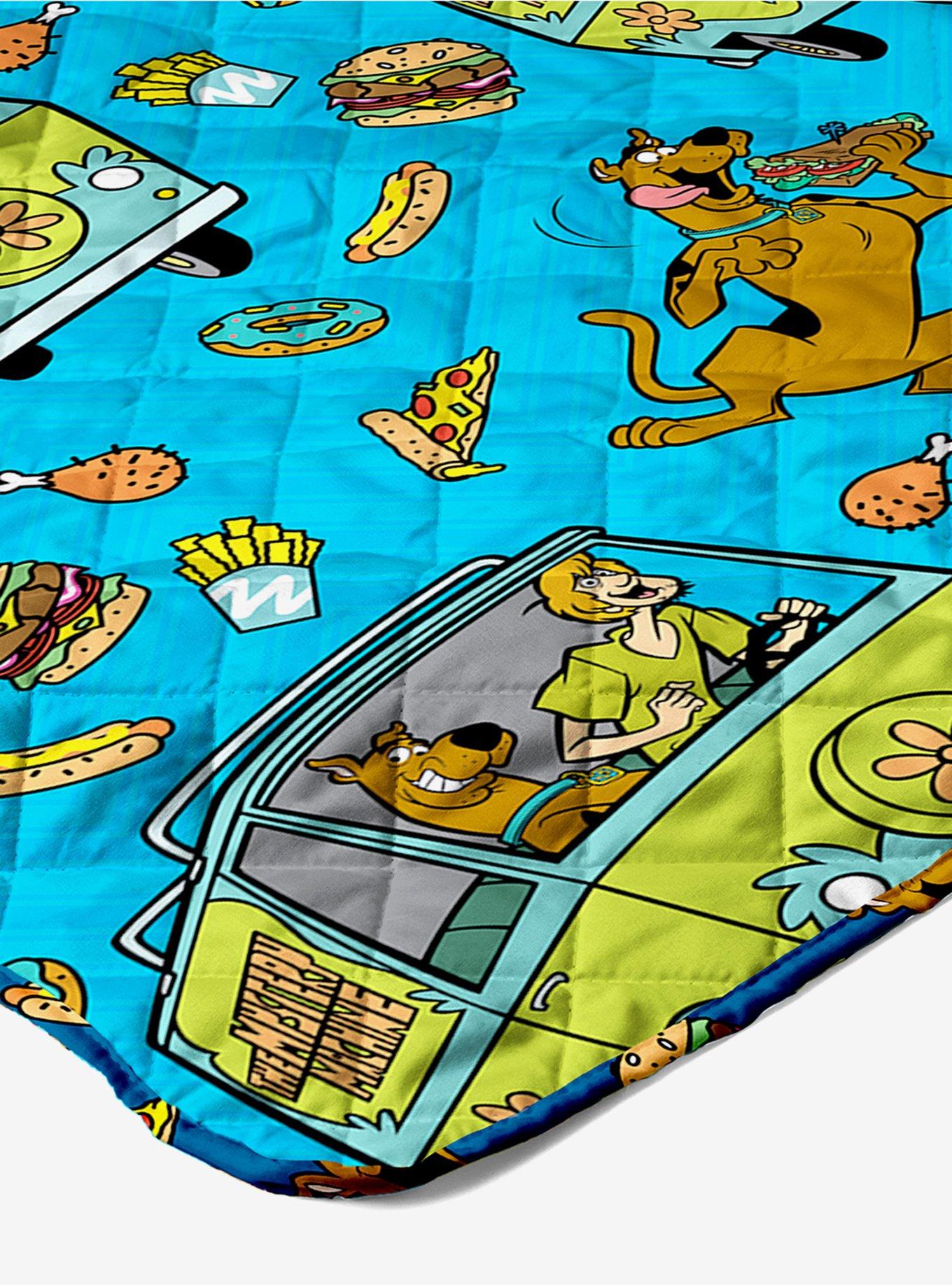 Scooby-Doo! Super Snacky Quilted Throw Blanket, , hi-res