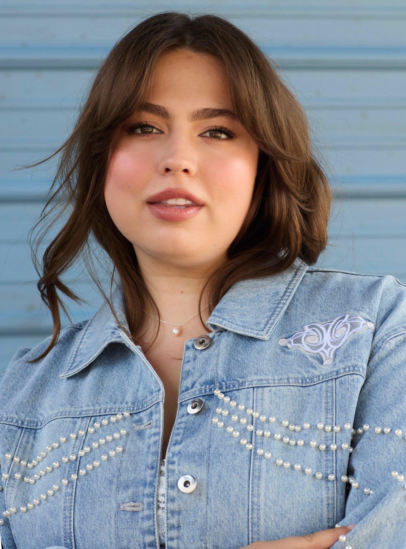 Her Universe Star Wars Padm&eacute; Pearl Plus Size Cropped Denim Jacket Her Universe Exclusive, LIGHT WASH, alternate - view 4