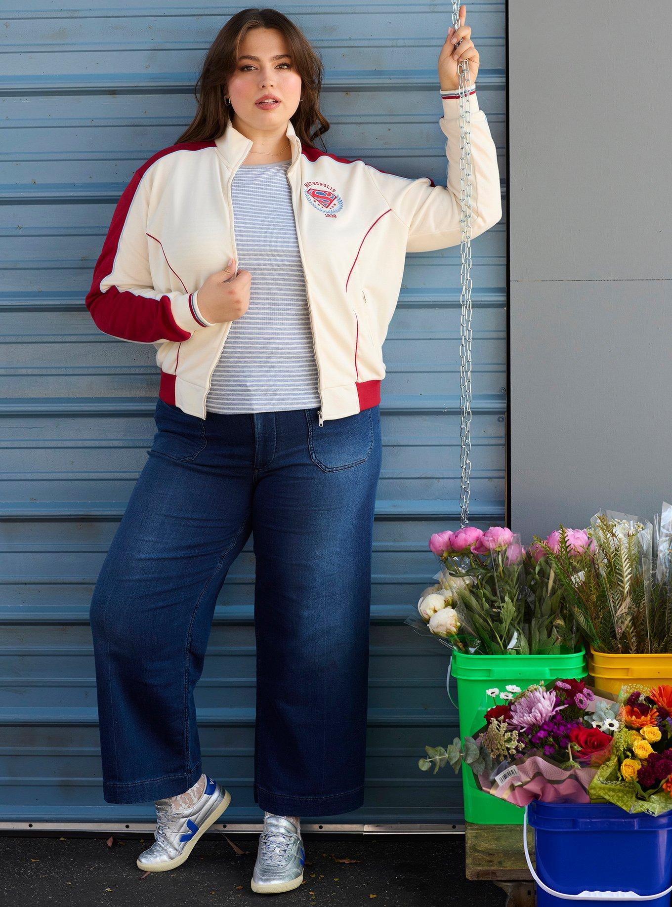 Her Universe DC Comics Superman Cropped Zippered Plus Size Crewneck Her Universe Exclusive, IVORY  RED, alternate - view 3