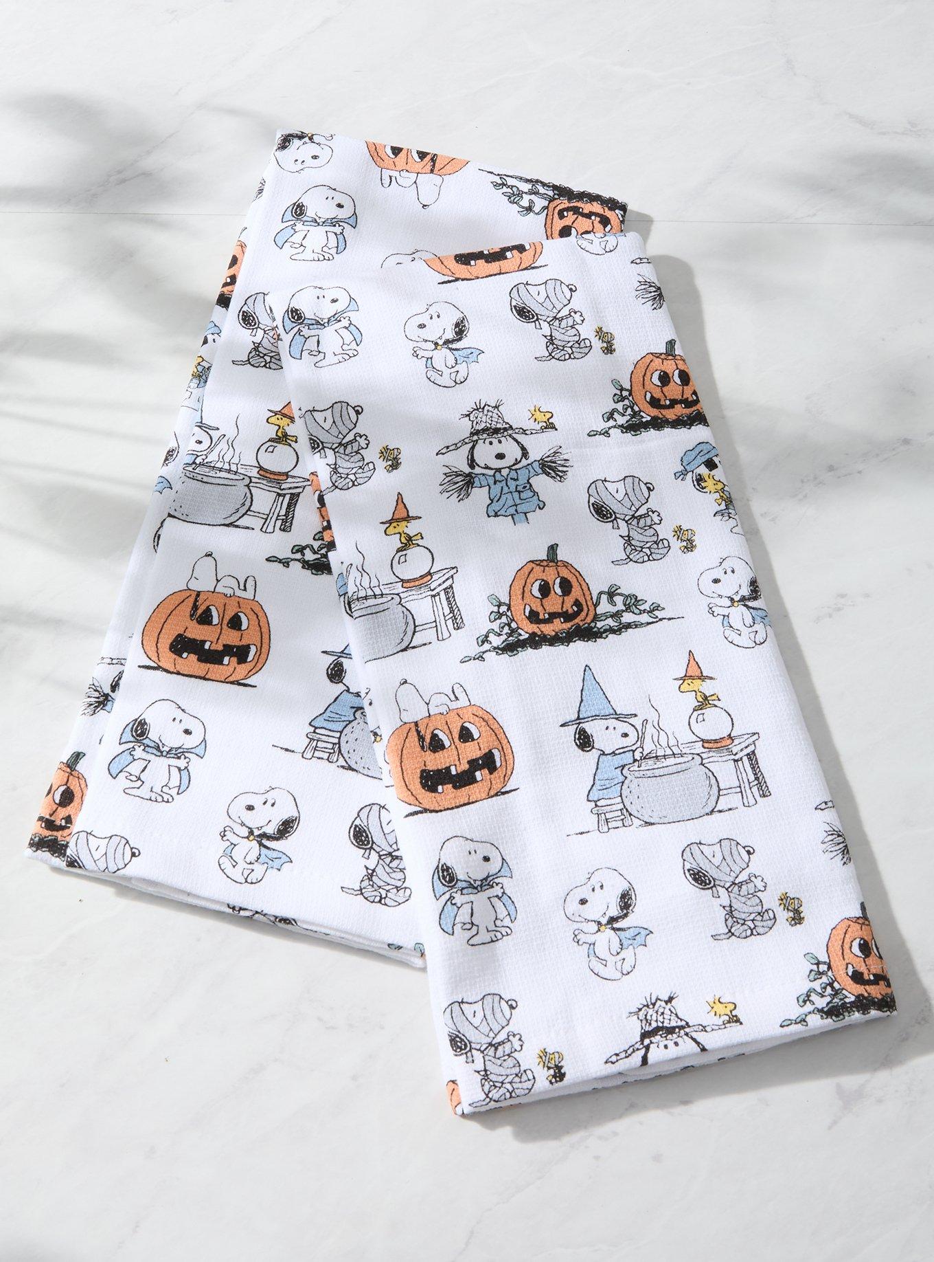 Peanuts Snoopy Halloween Costumes Kitchen Towel Set
