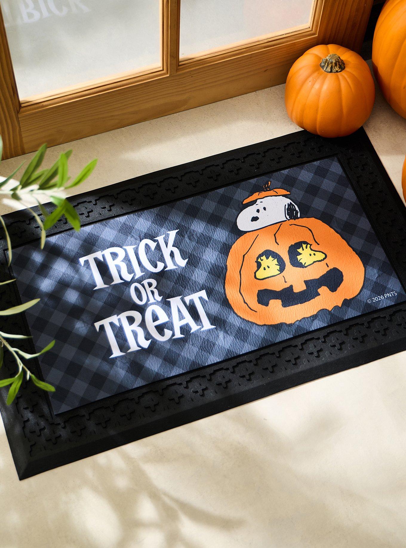Peanuts Snoopy Trick or Treat Light-Up Door Mat, , hi-res