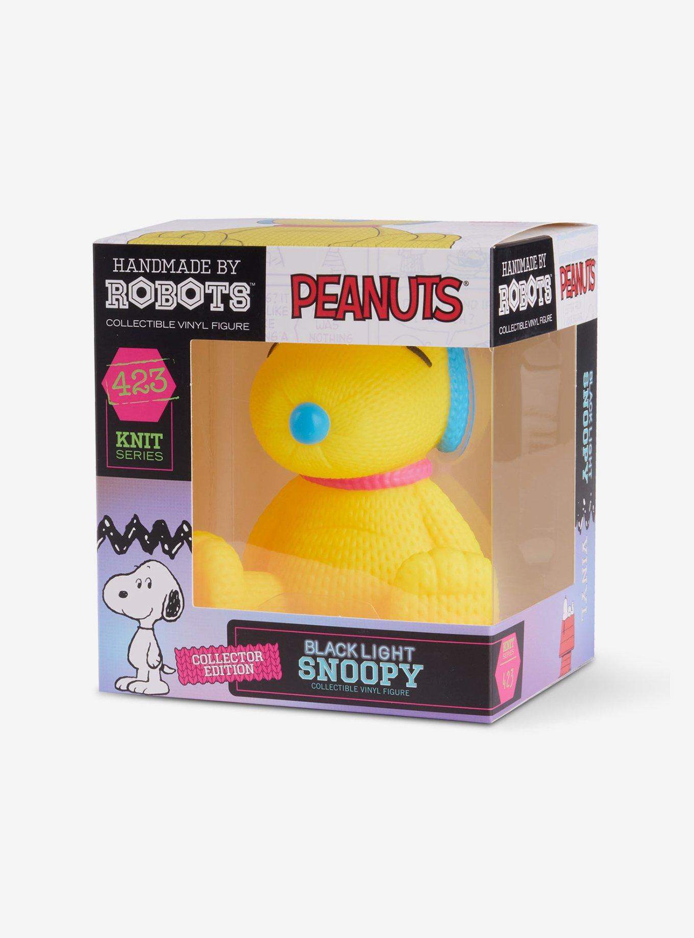 Handmade by Robots Peanuts Snoopy #423 (Blacklight) Vinyl Figure, , alternate - view 6