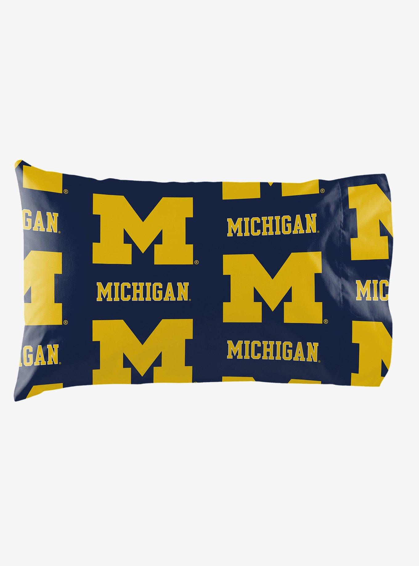 NCAA Michigan Wolverines Twin Rotary Bed In A Bag Set, , alternate - view 3