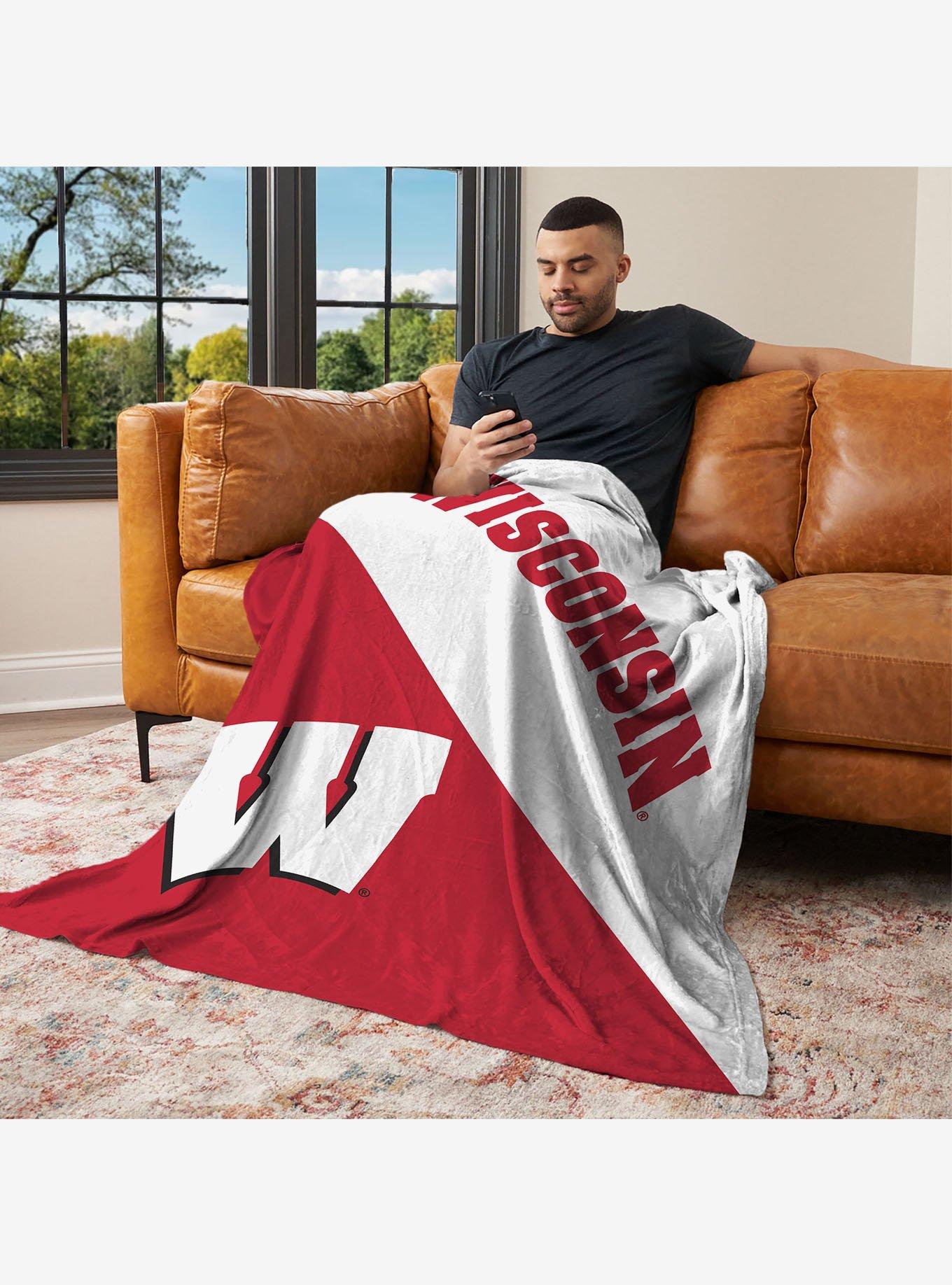 NCAA Wisconsin Badgers Halftone Silk Touch Throw Blanket, , alternate - view 3