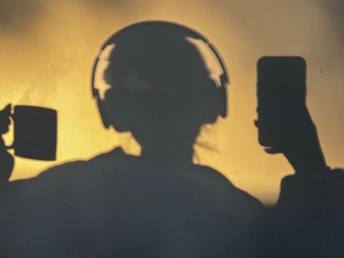 6 EXCELLENT PODCASTS 