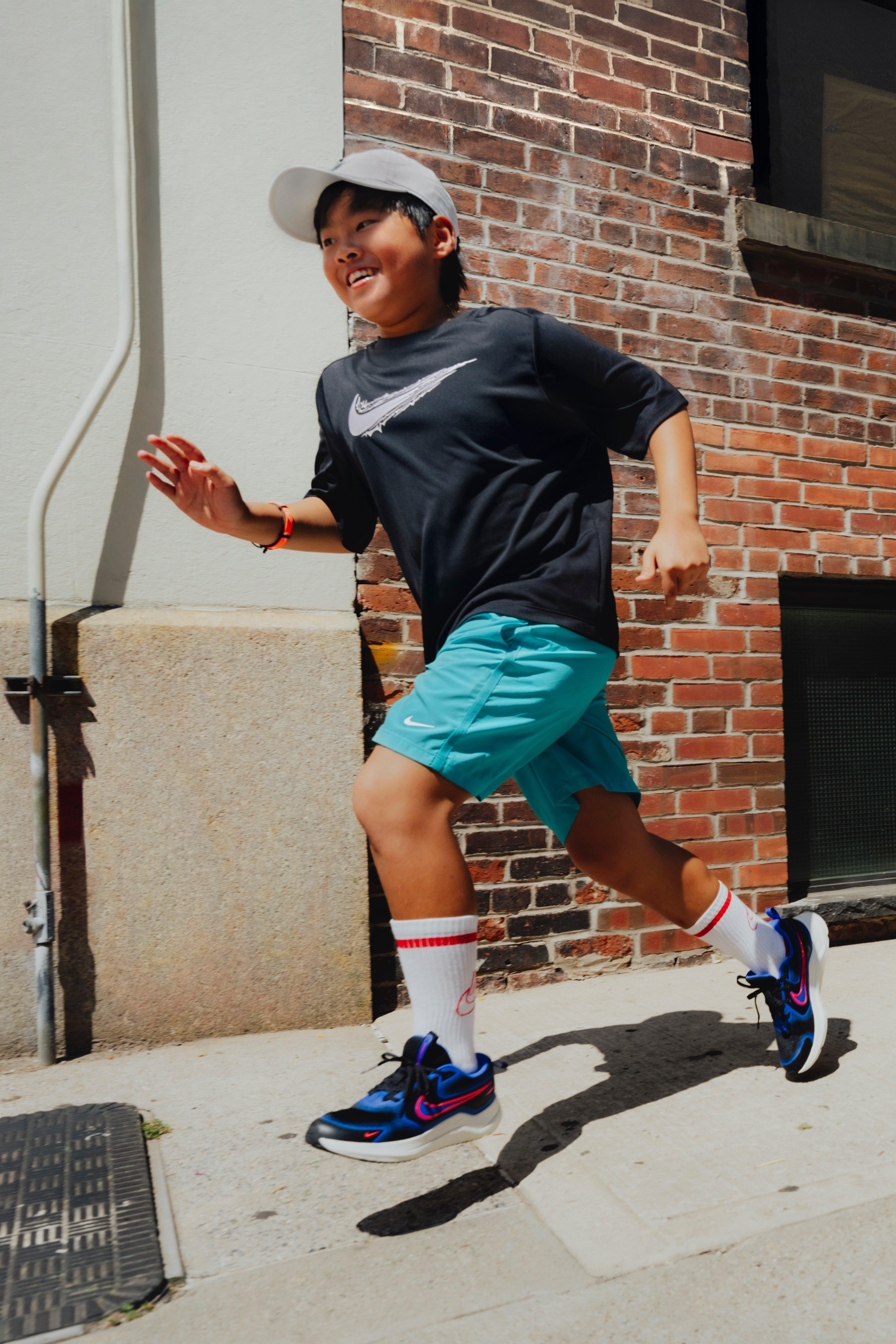 Nike Kinder Oberteile bei INTERSPORT shoppen